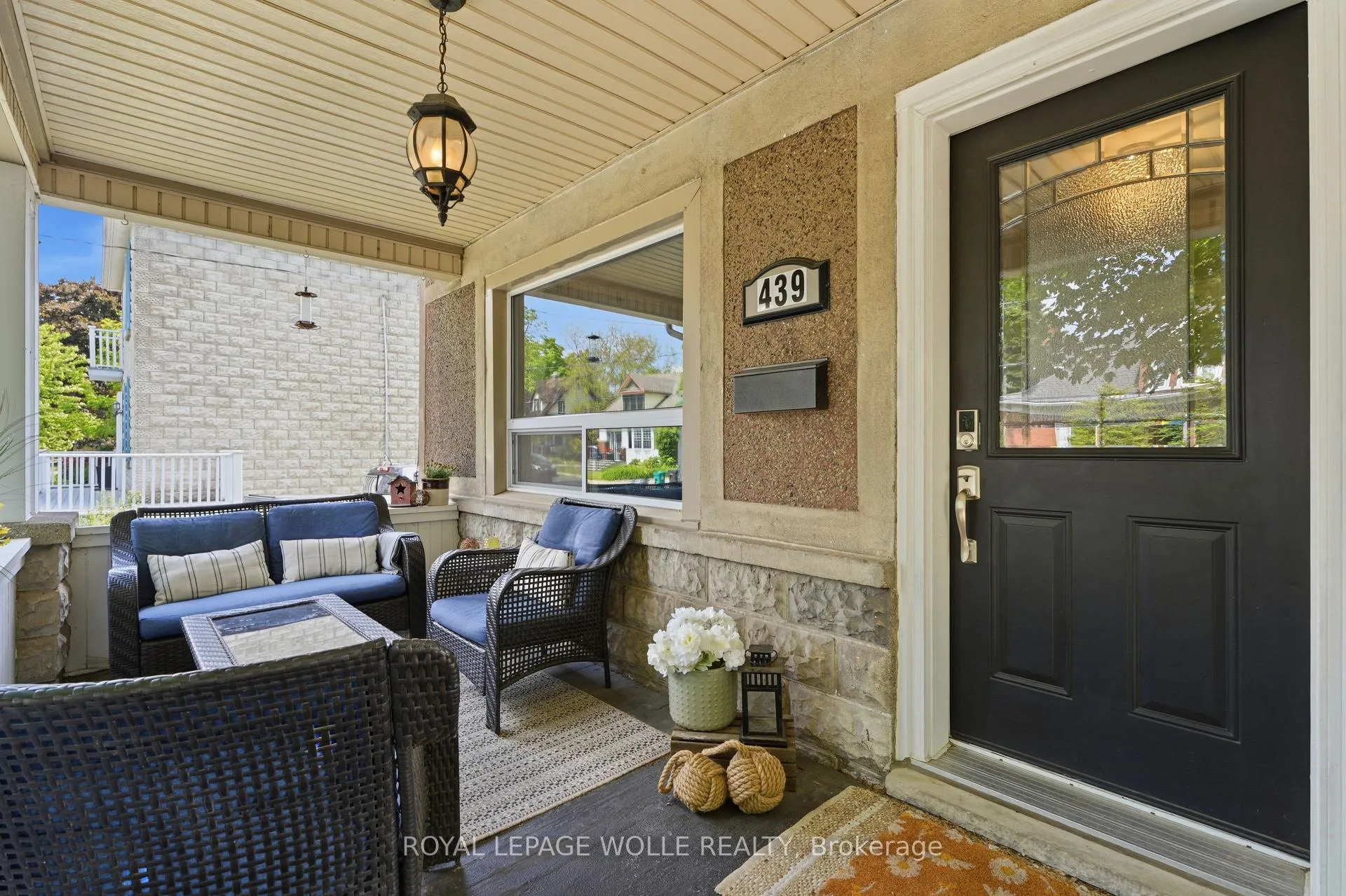 Photo 3 of 439 Westminster Drive S, Cambridge — HOMEH