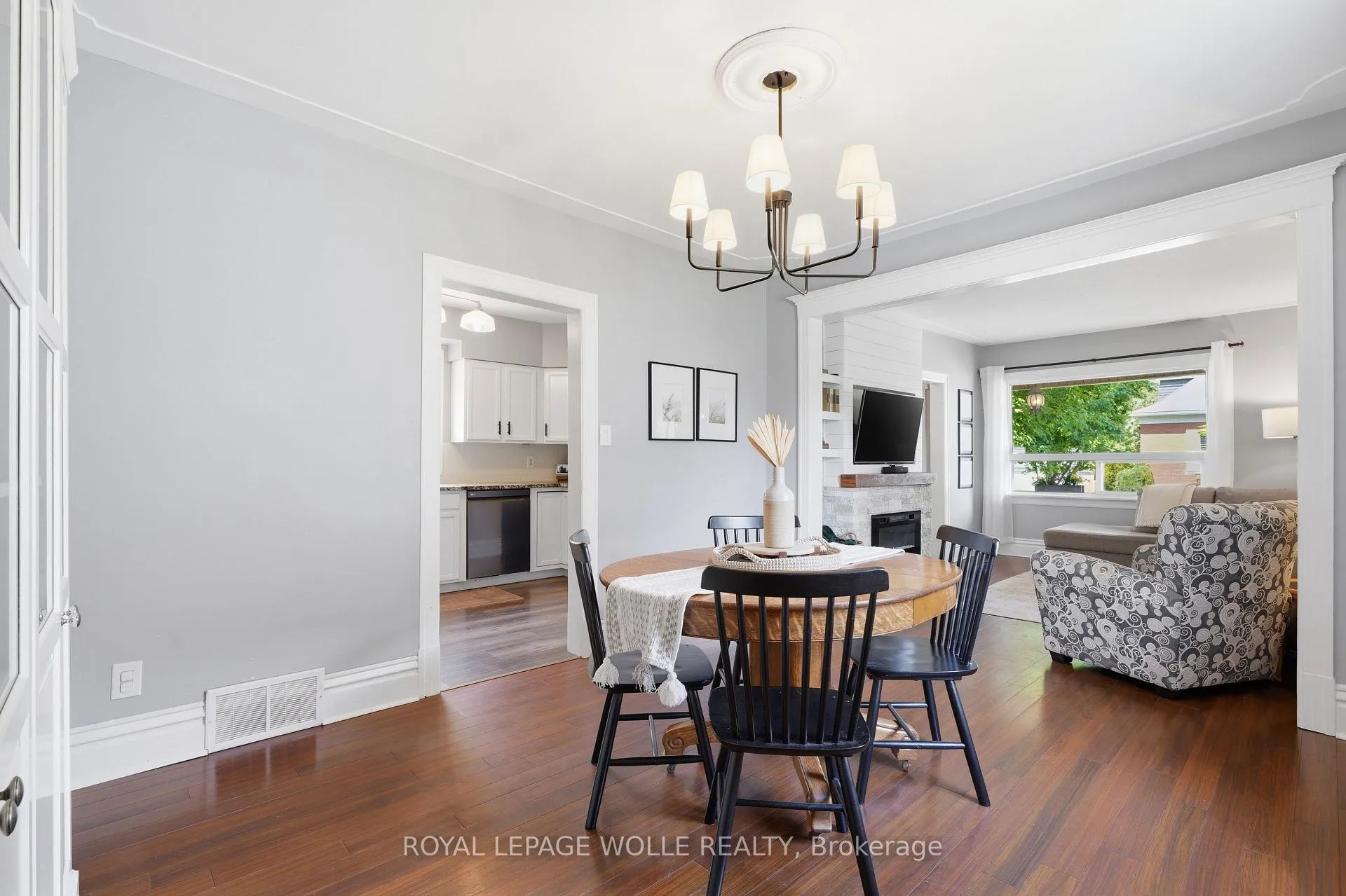 Photo 8 of 439 Westminster Drive S, Cambridge — HOMEH