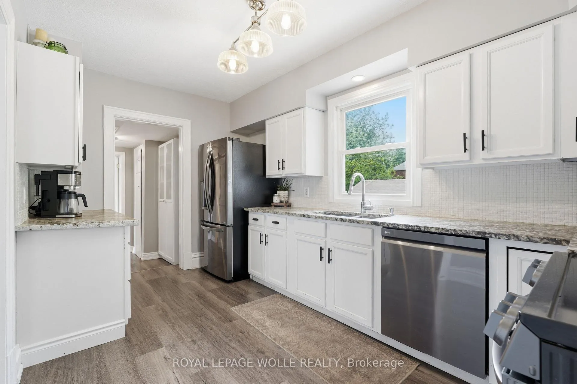 Photo 11 of 439 Westminster Drive S, Cambridge — HOMEH