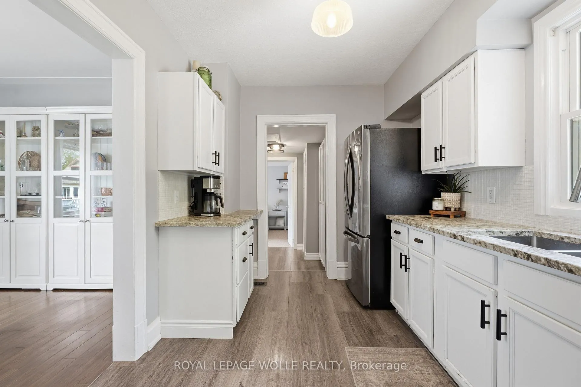 Photo 13 of 439 Westminster Drive S, Cambridge — HOMEH