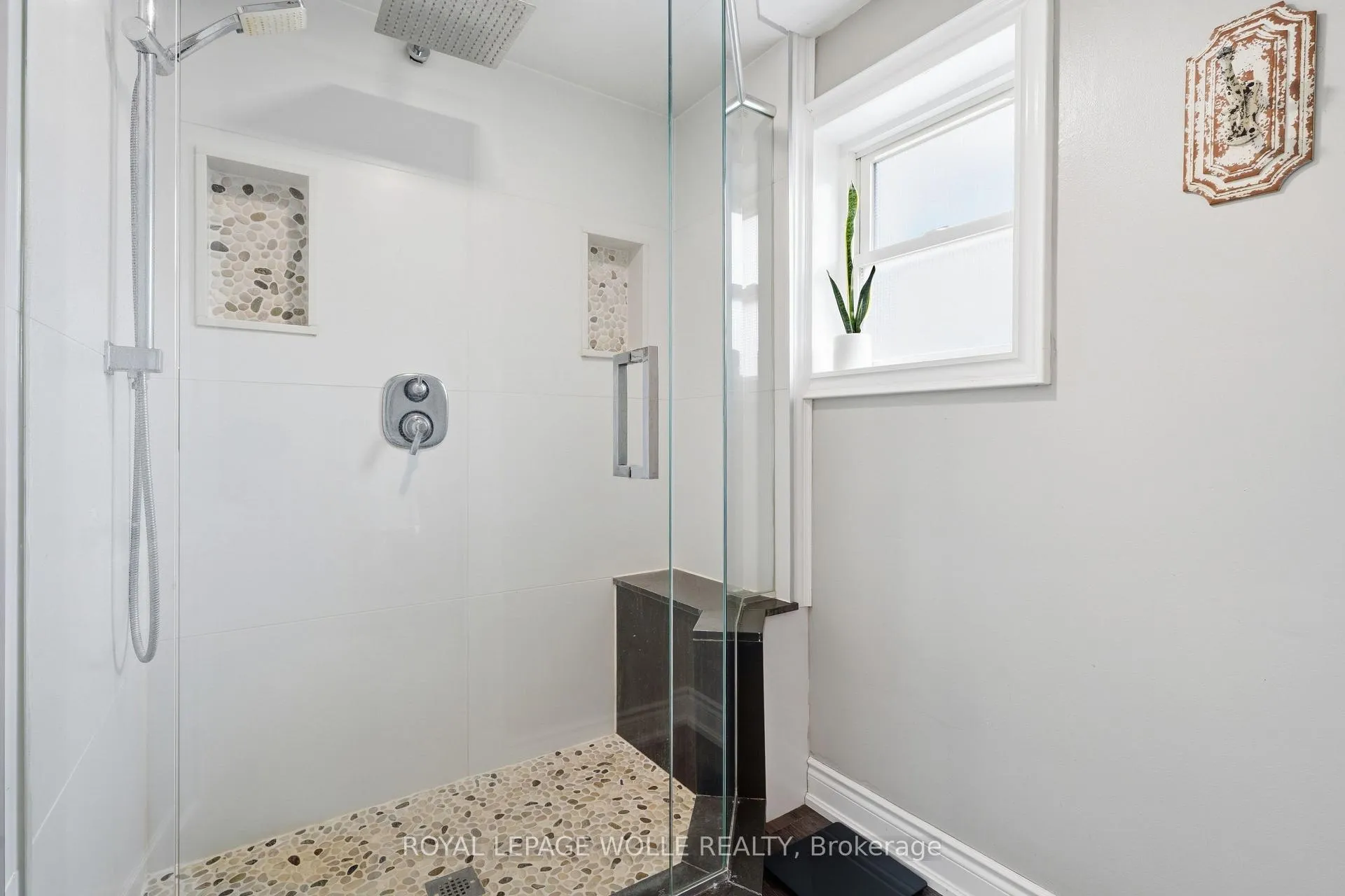 Photo 17 of 439 Westminster Drive S, Cambridge — HOMEH
