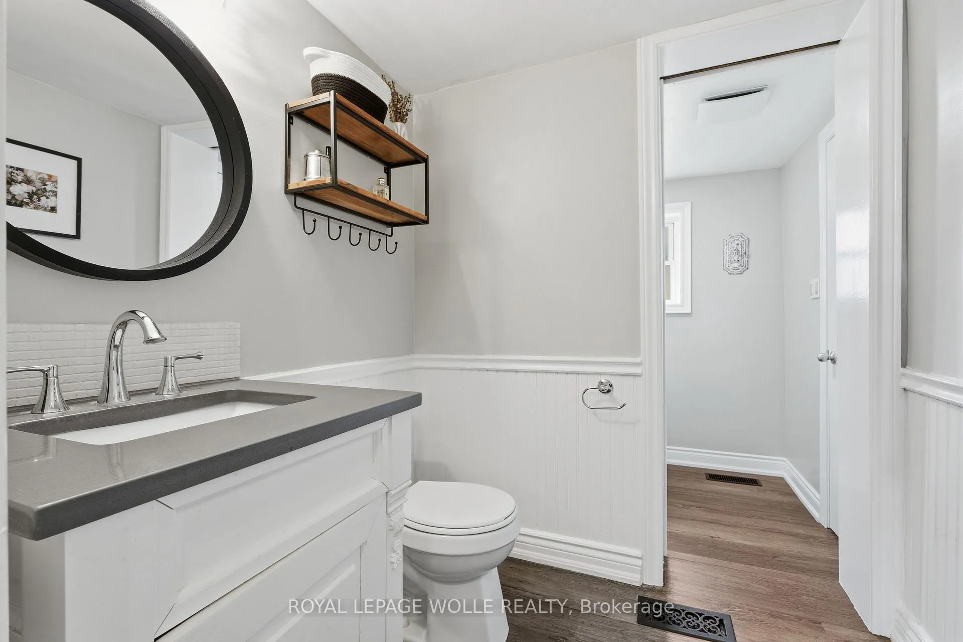 Photo 18 of 439 Westminster Drive S, Cambridge — HOMEH