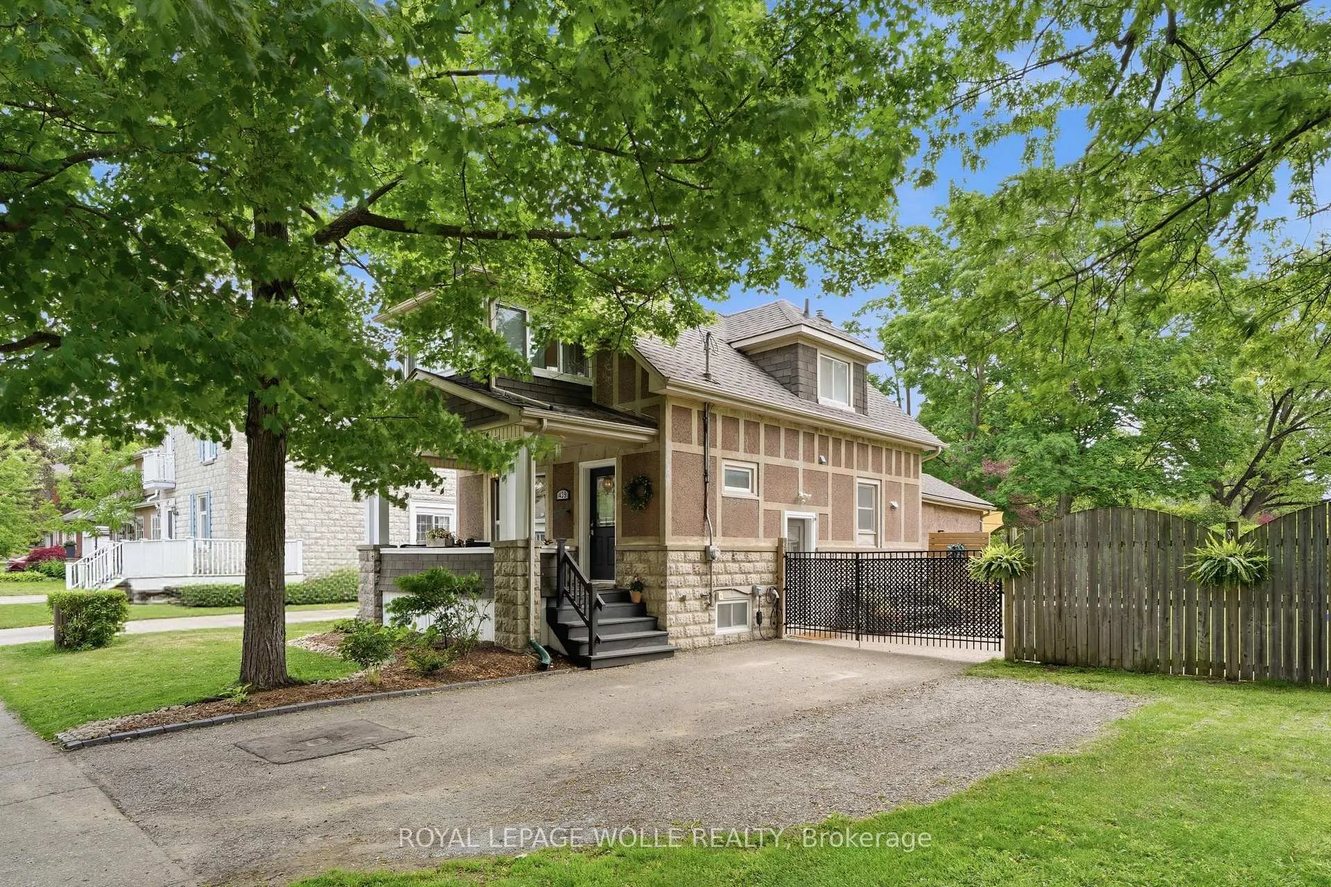 Photo 29 of 439 Westminster Drive S, Cambridge — HOMEH