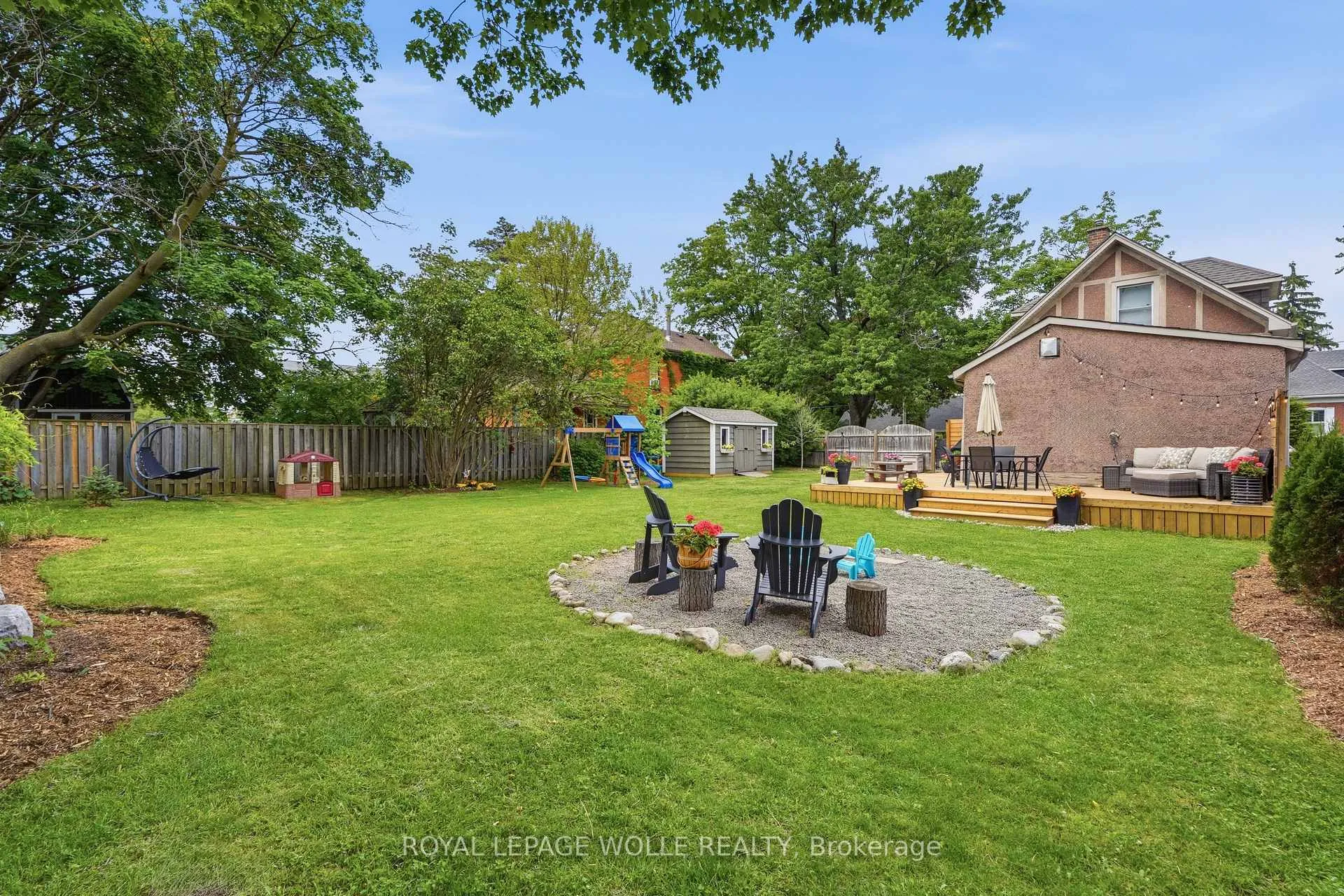 Photo 33 of 439 Westminster Drive S, Cambridge — HOMEH