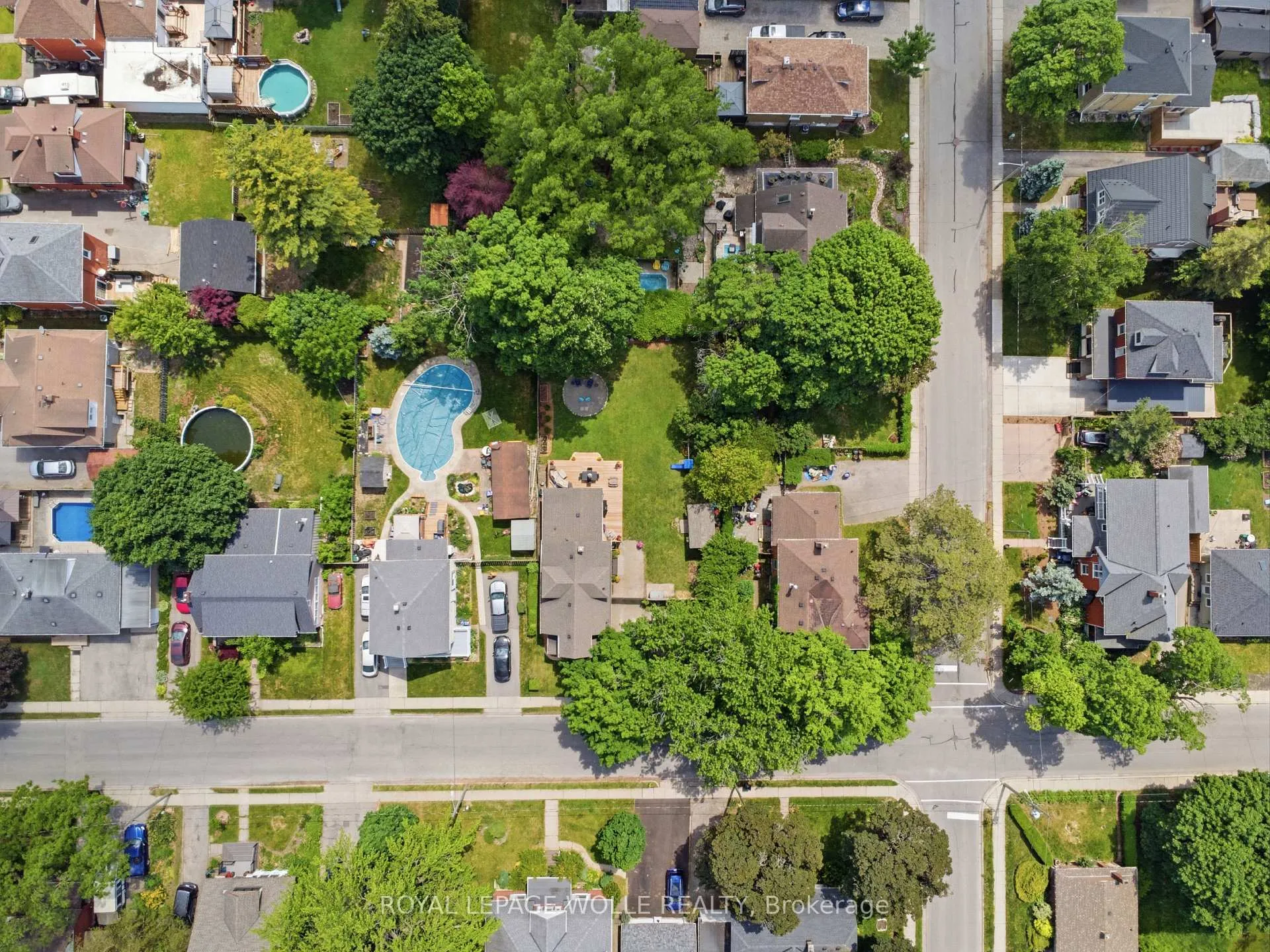 Photo 40 of 439 Westminster Drive S, Cambridge — HOMEH