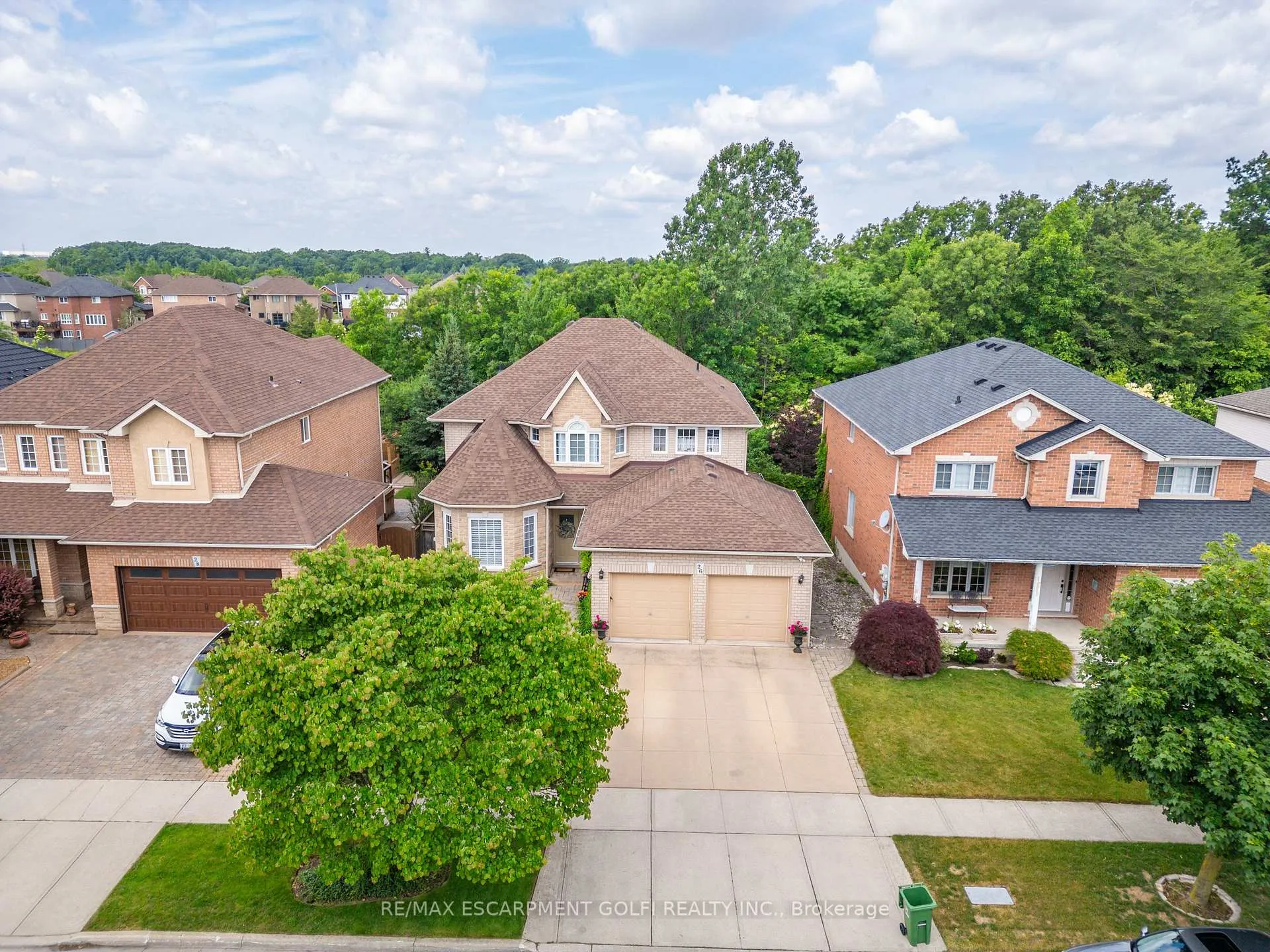 Front of 26 Shadetree Crescent