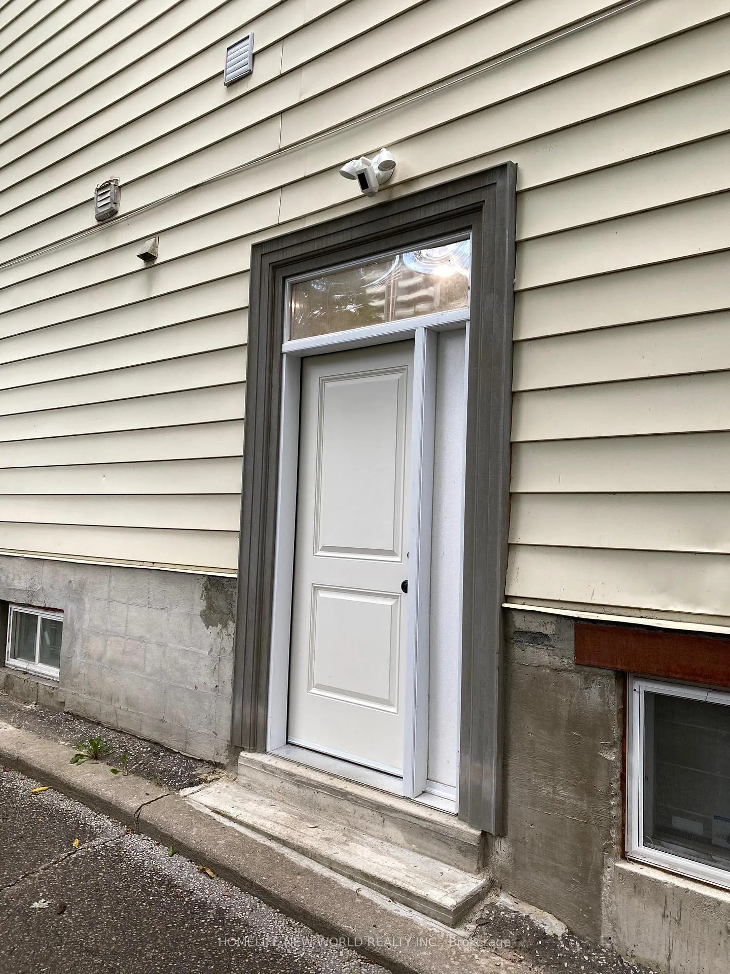 Photo 3 of Unit Unit B, 92 Seaton Street, Toronto, Moss Park — HOMEH
