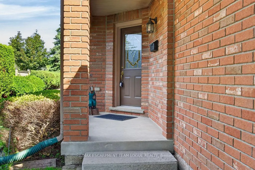 Photo 5 of 3321 Edgewood Place, Burlington, Palmer — HOMEH
