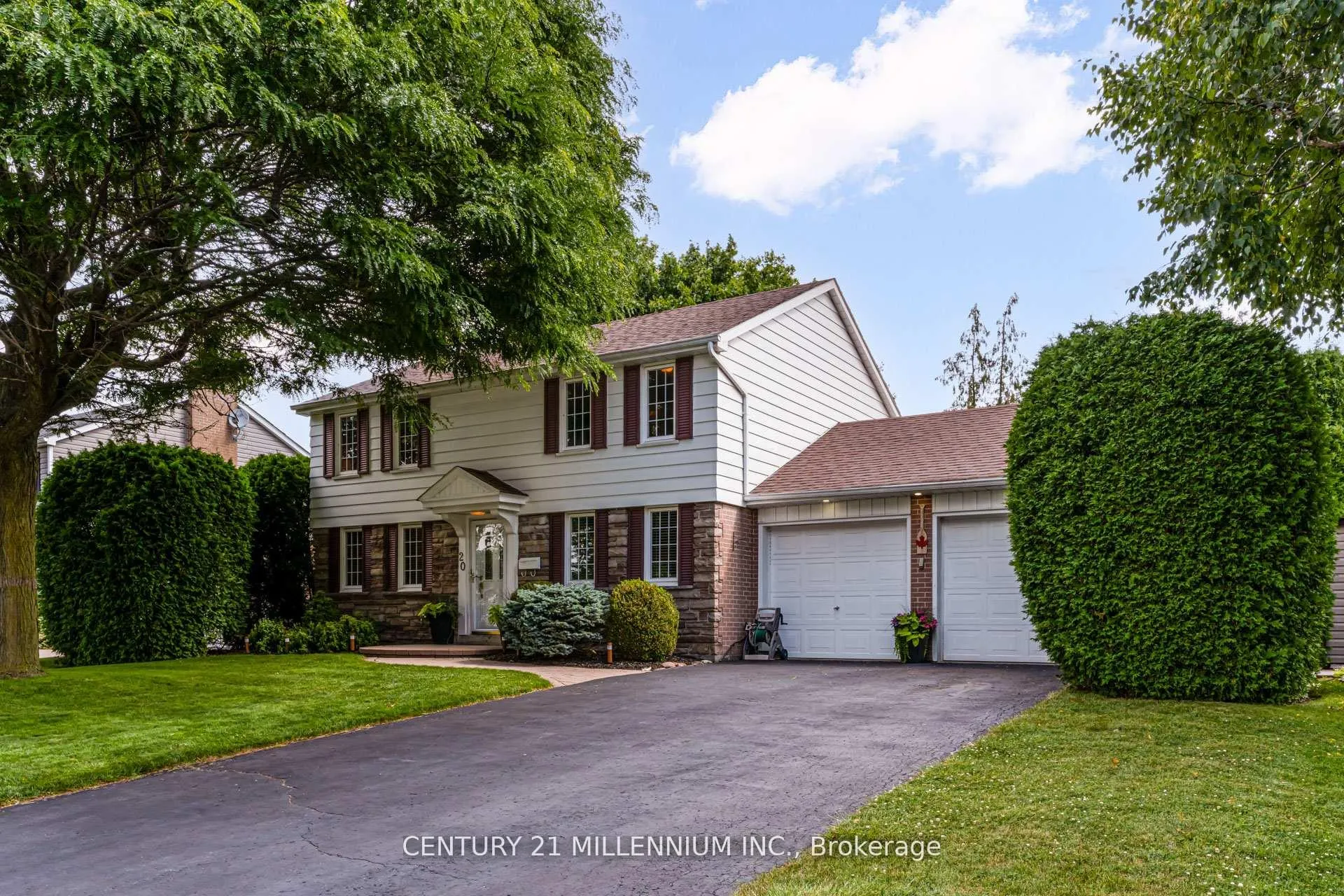 Photo 3 of 20 Alderway Avenue, Brampton, Brampton South — HOMEH