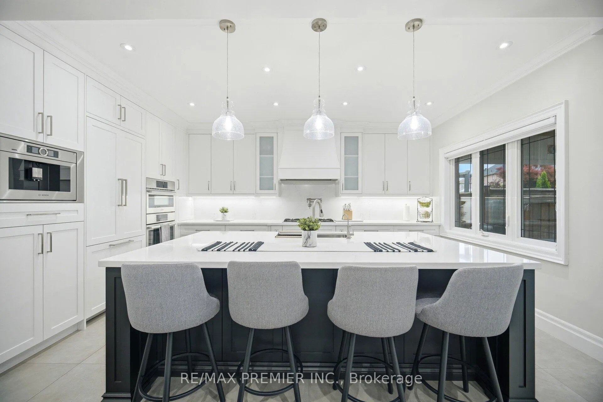 Photo 10 of 25 Andrew Hill Drive, Vaughan, Vellore Village — HOMEH