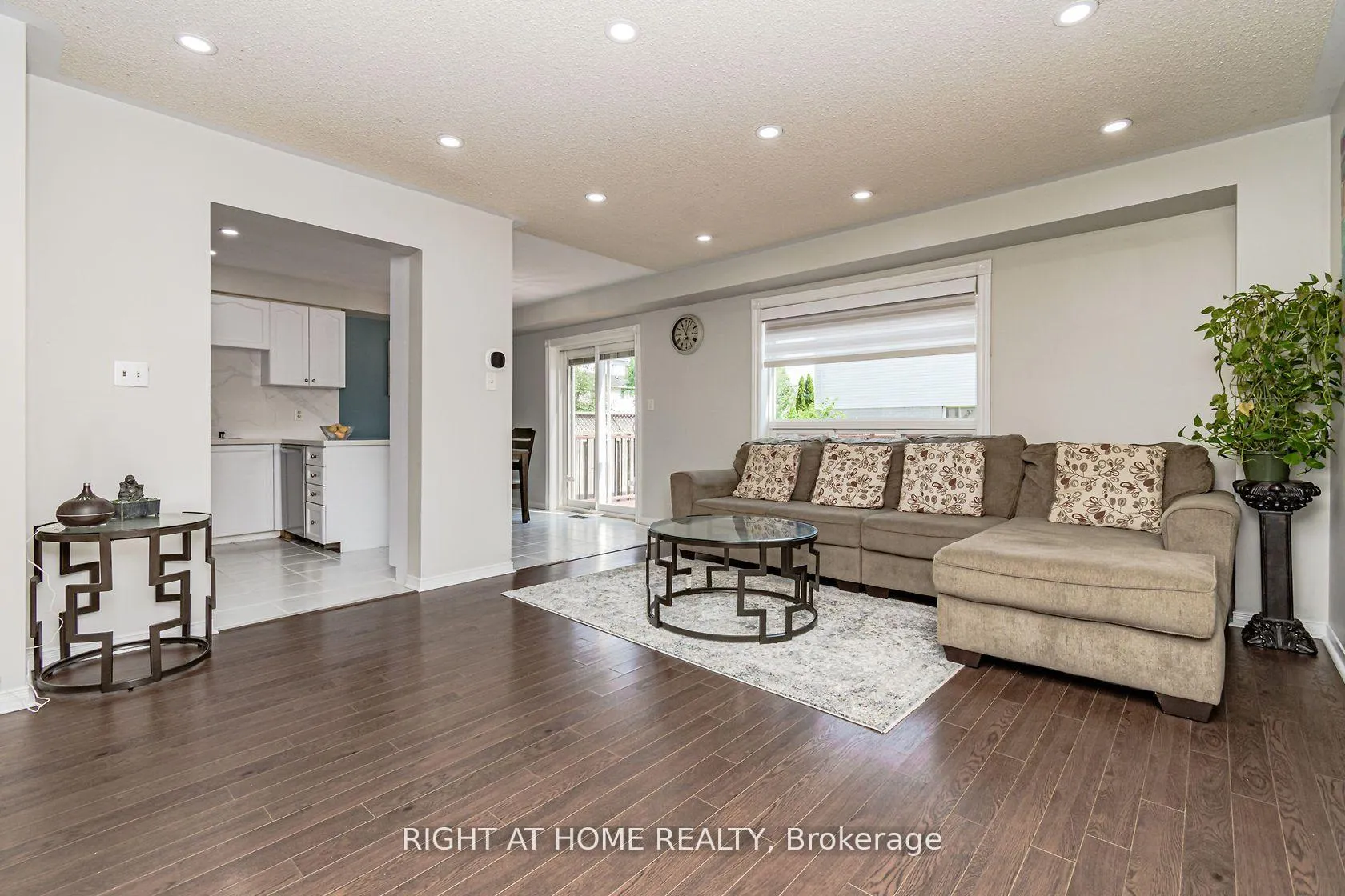 Photo 3 of 2084 White Dove Circle, Oakville, West Oak Trails — HOMEH