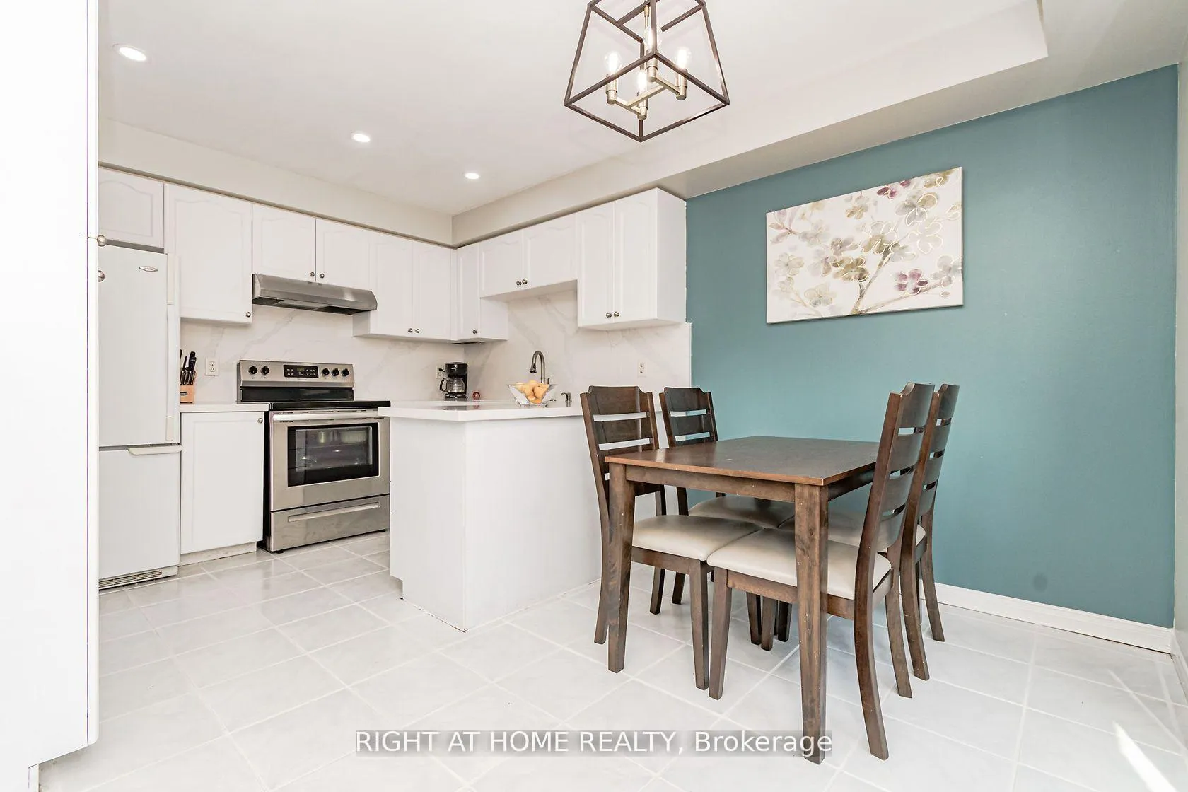 Photo 7 of 2084 White Dove Circle, Oakville, West Oak Trails — HOMEH