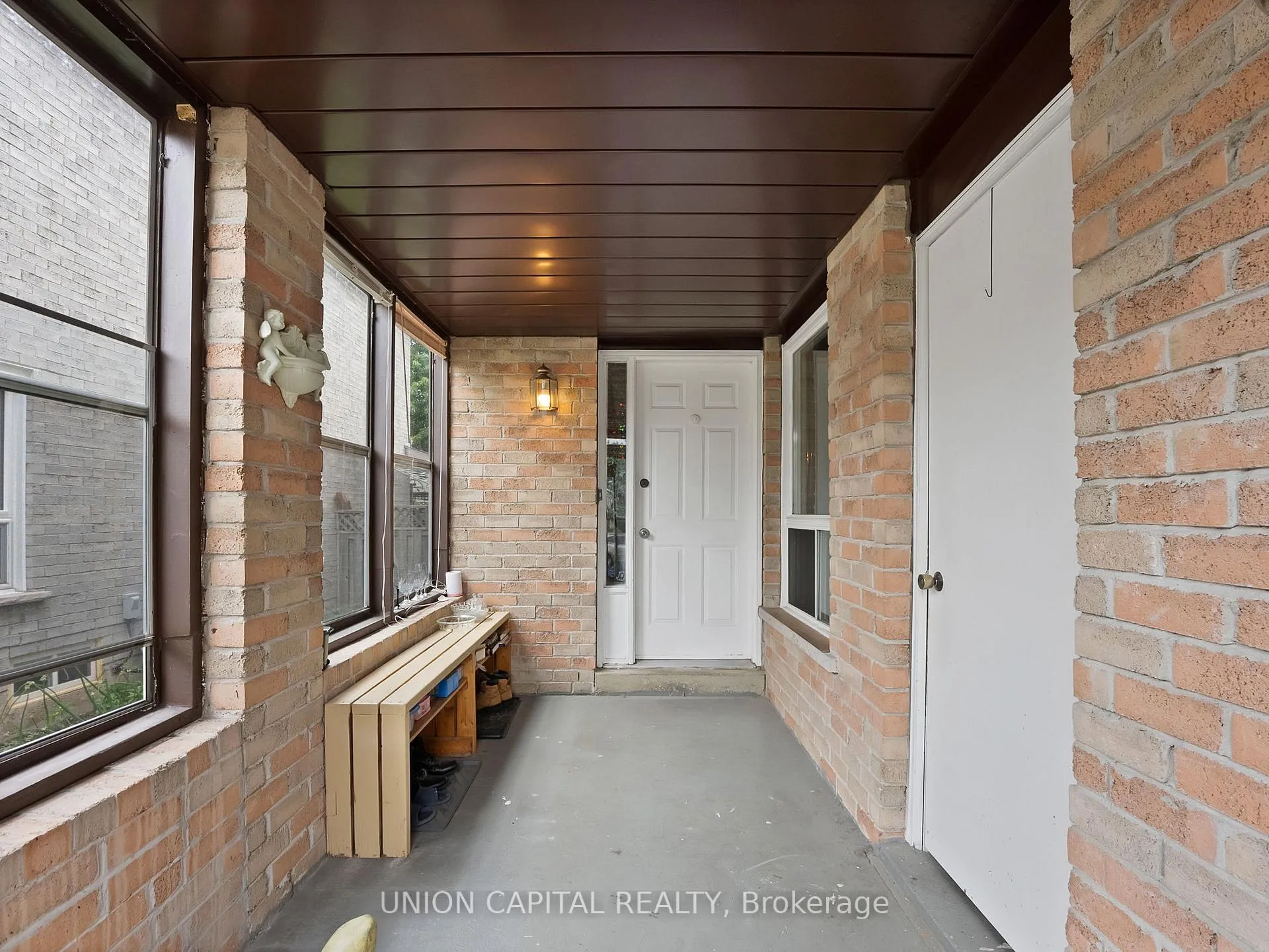 Photo 2 of 34 Timbers Circle, Markham, Milliken Mills East — HOMEH