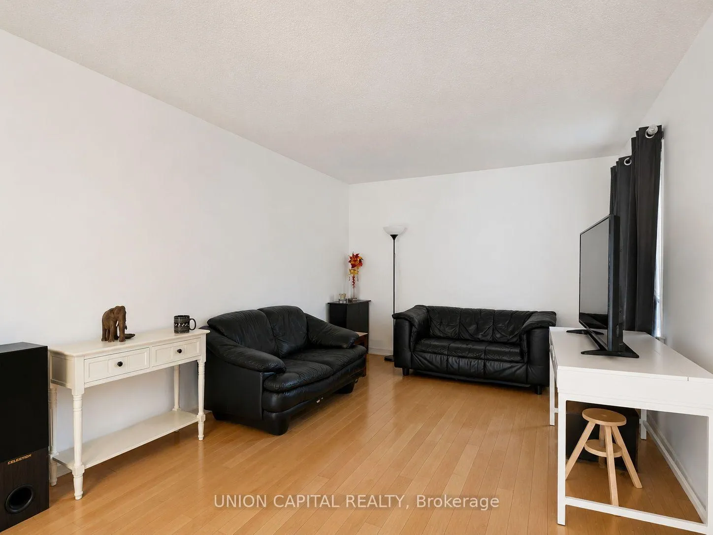 Photo 4 of 34 Timbers Circle, Markham, Milliken Mills East — HOMEH