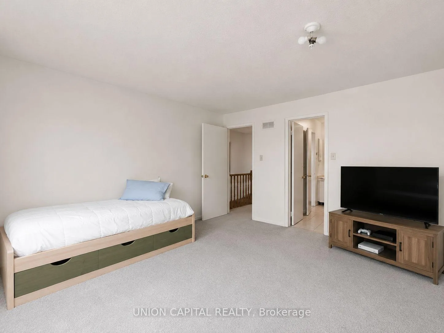 Photo 9 of 34 Timbers Circle, Markham, Milliken Mills East — HOMEH