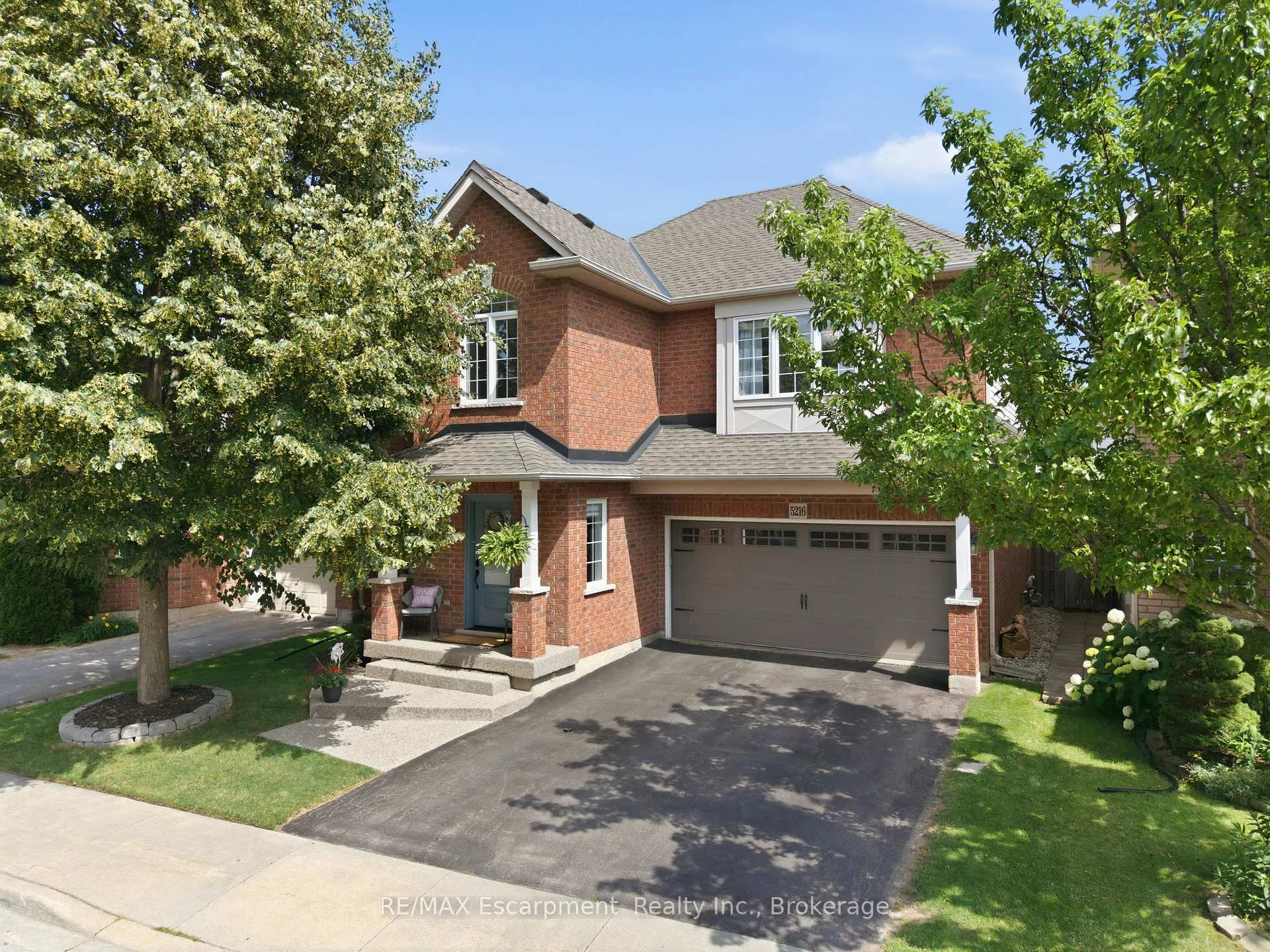 Photo 2 of 5216 Garland Crescent, Burlington, Orchard — HOMEH