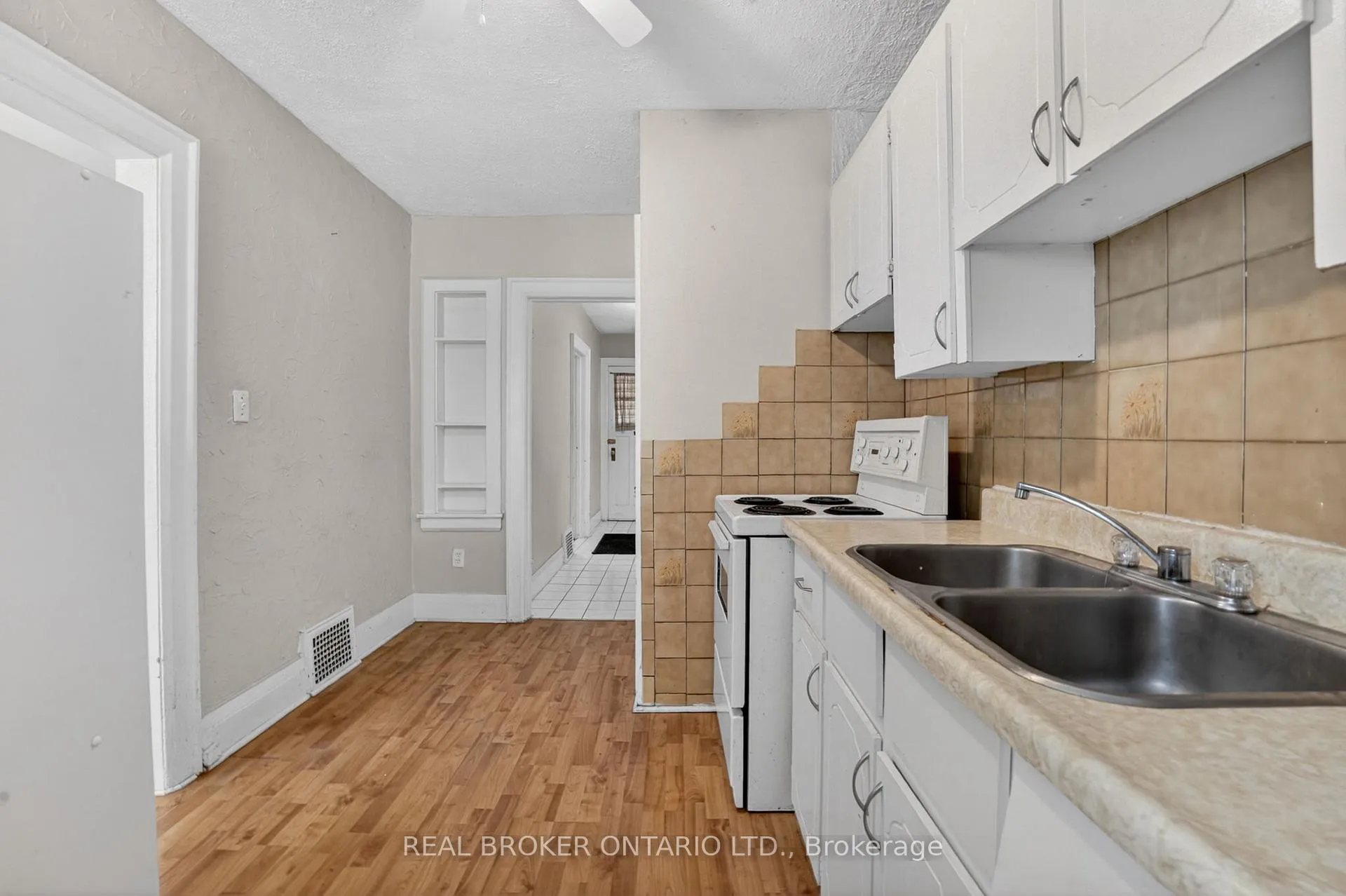 Photo 16 of 271 Manor Road E, Toronto, Mount Pleasant East — HOMEH