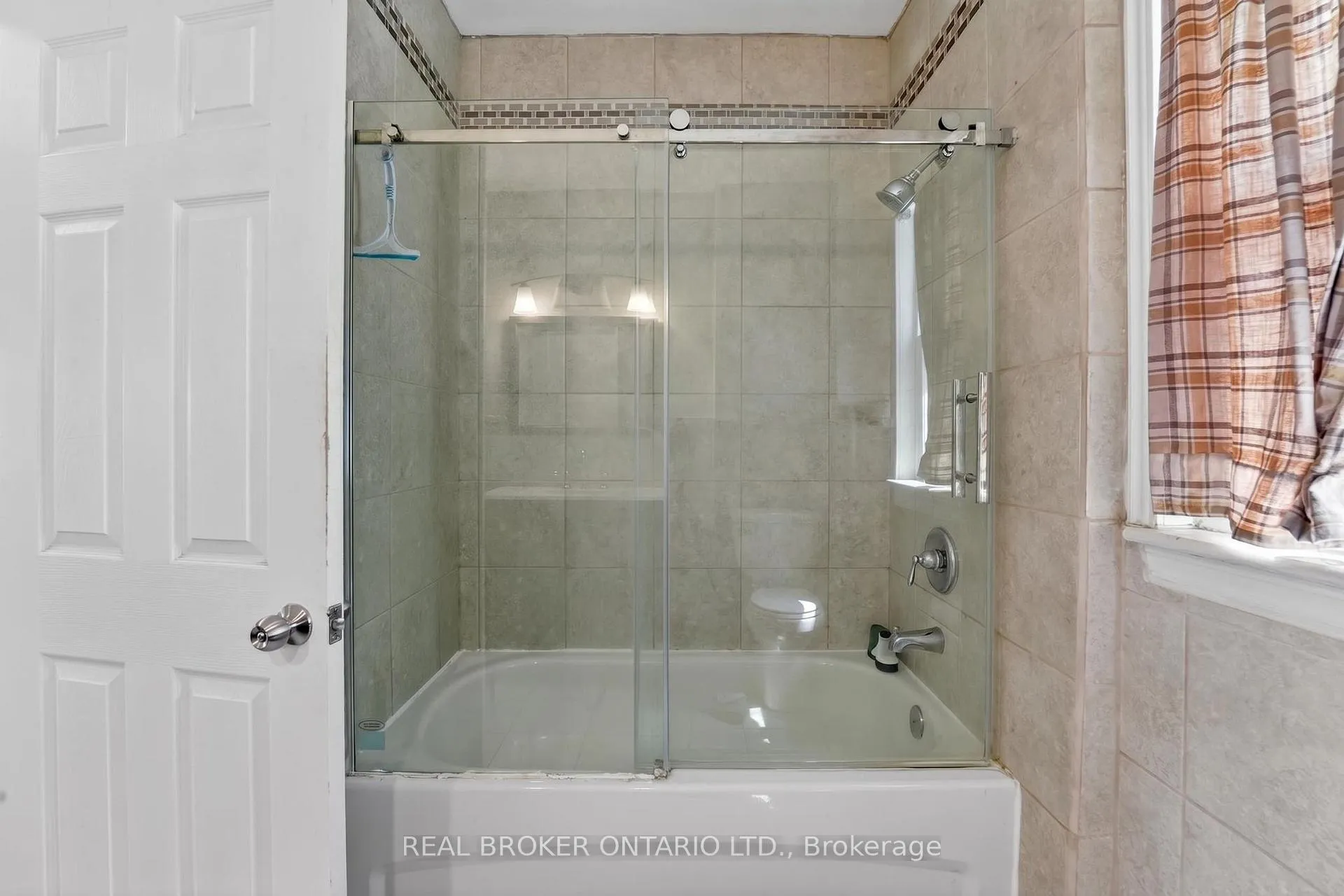 Photo 23 of 271 Manor Road E, Toronto, Mount Pleasant East — HOMEH