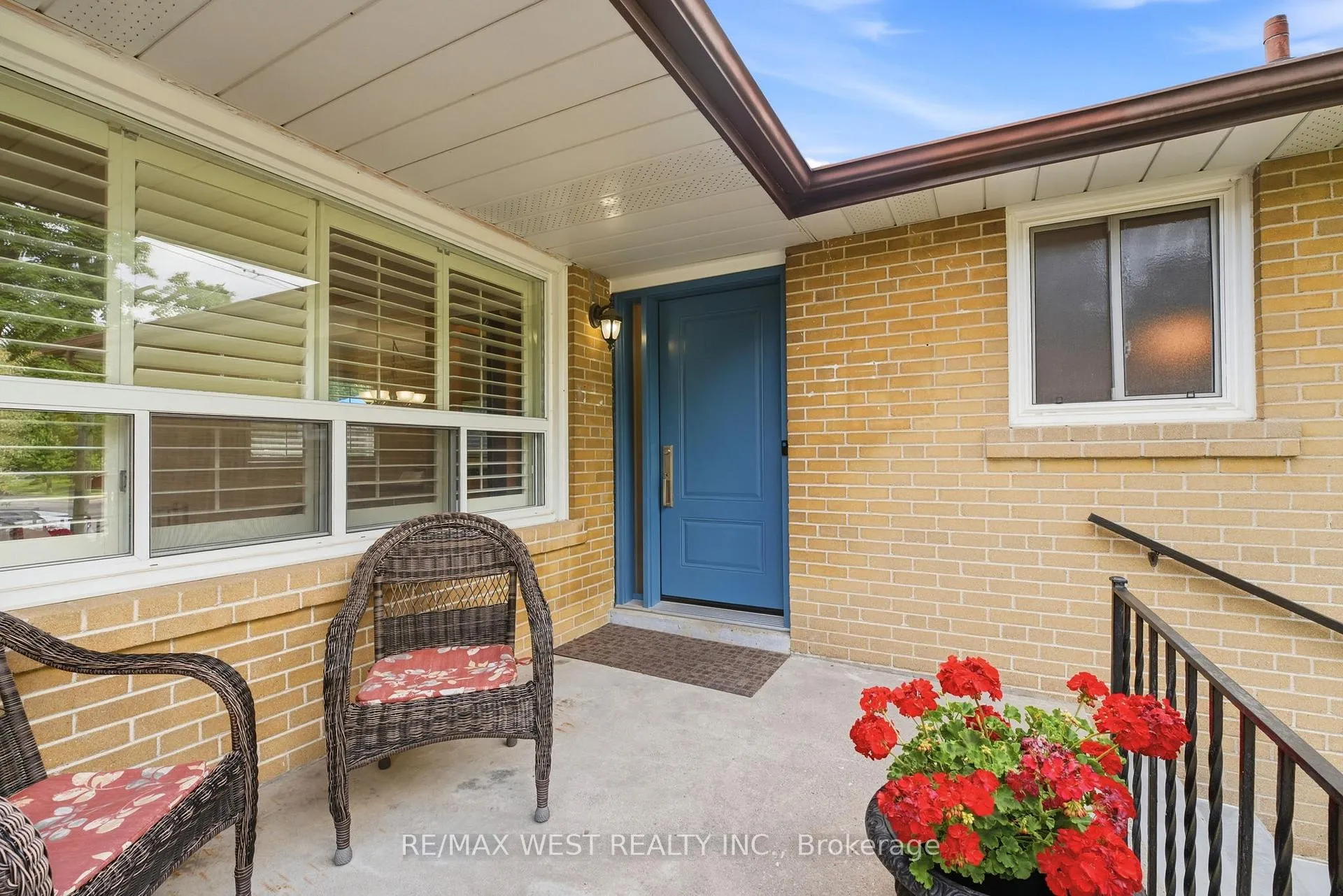 Photo 2 of 2 Renault Crescent, Etobicoke, Humber Heights — HOMEH