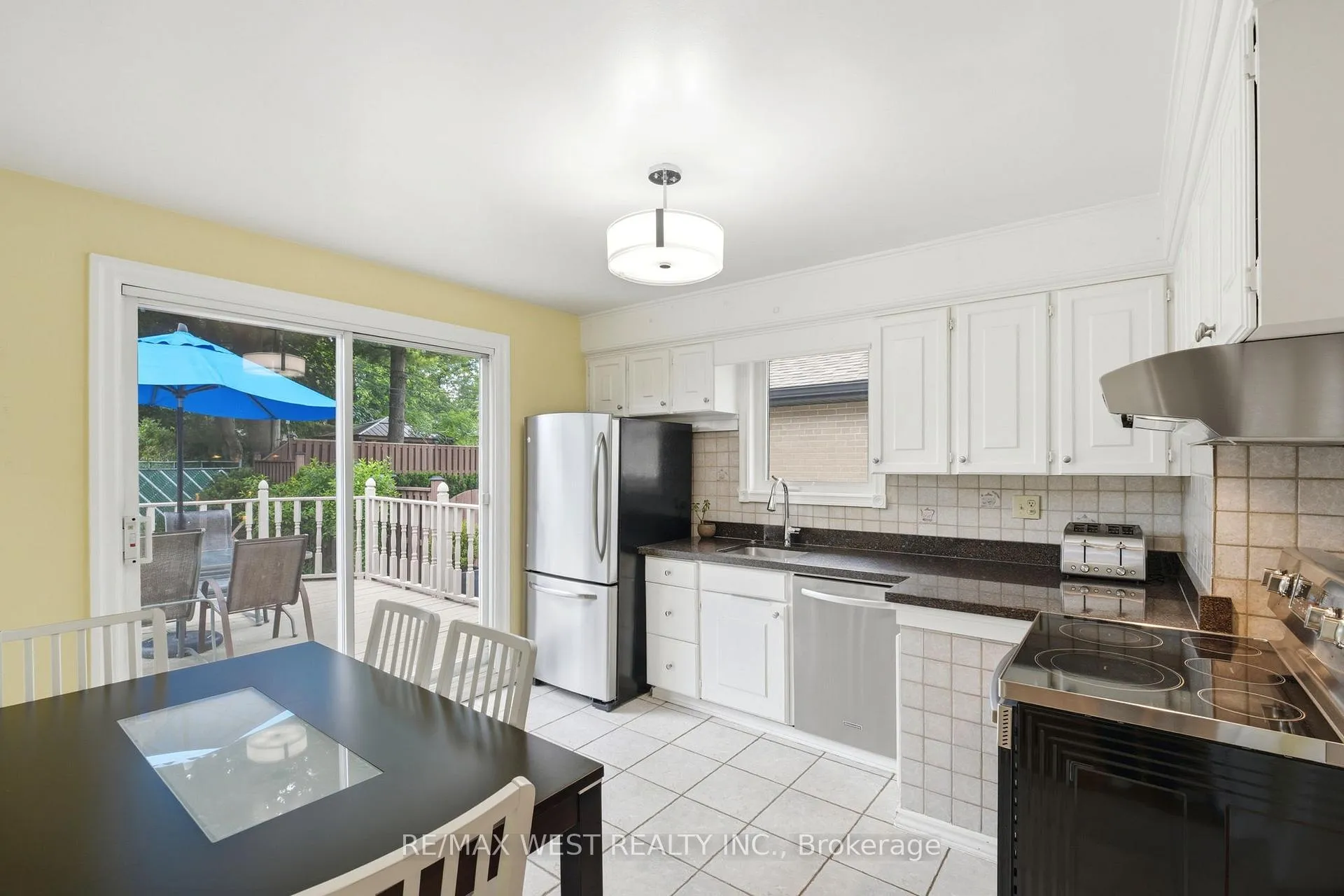 Photo 4 of 2 Renault Crescent, Etobicoke, Humber Heights — HOMEH