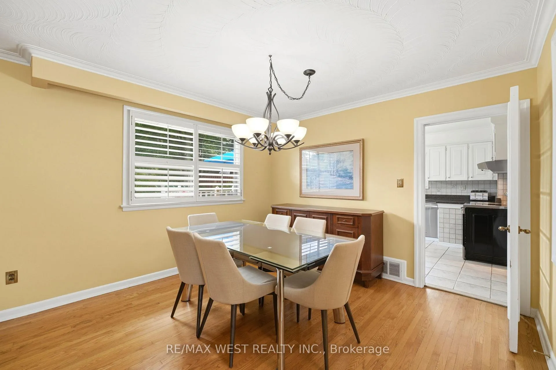 Photo 5 of 2 Renault Crescent, Etobicoke, Humber Heights — HOMEH
