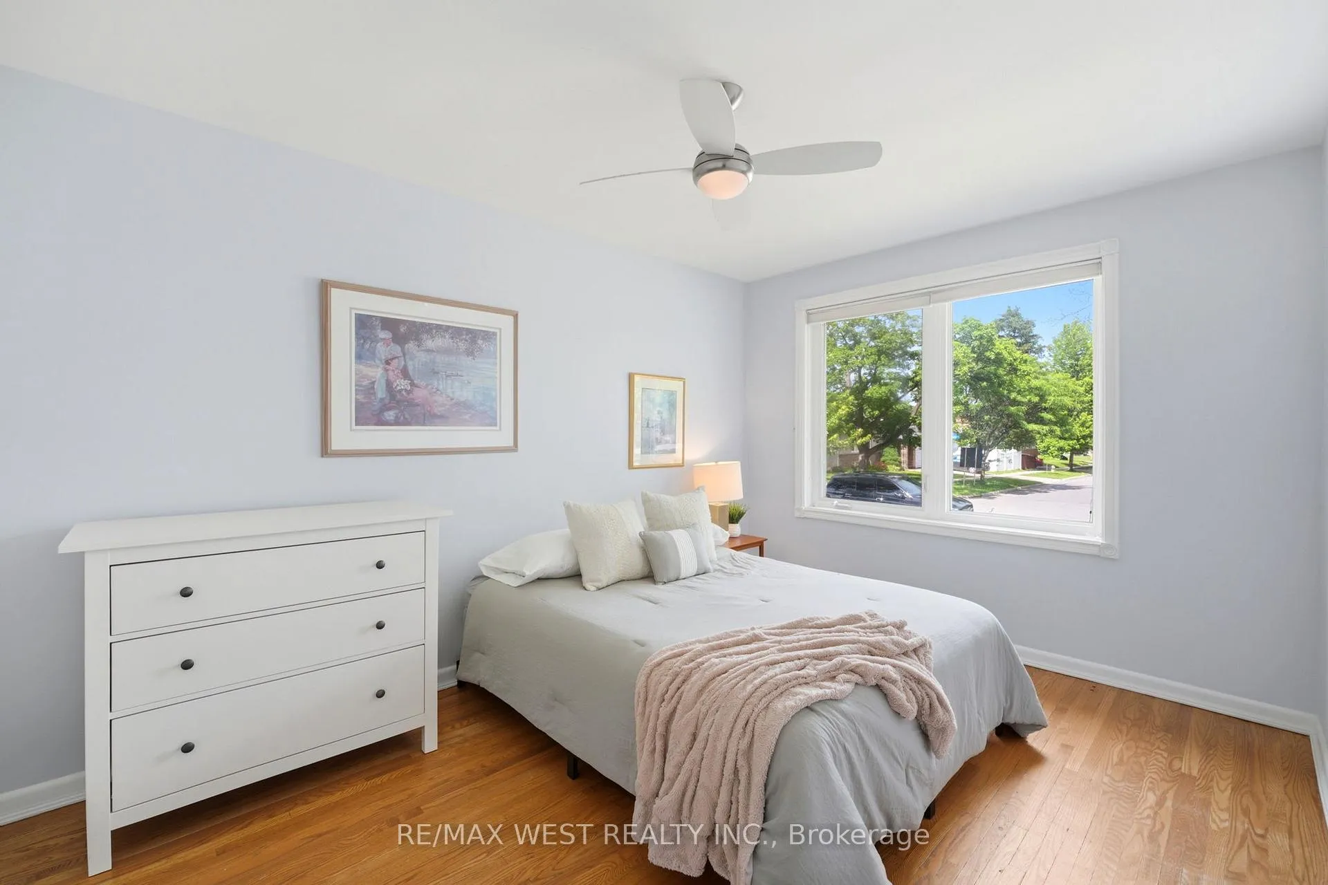 Photo 6 of 2 Renault Crescent, Etobicoke, Humber Heights — HOMEH