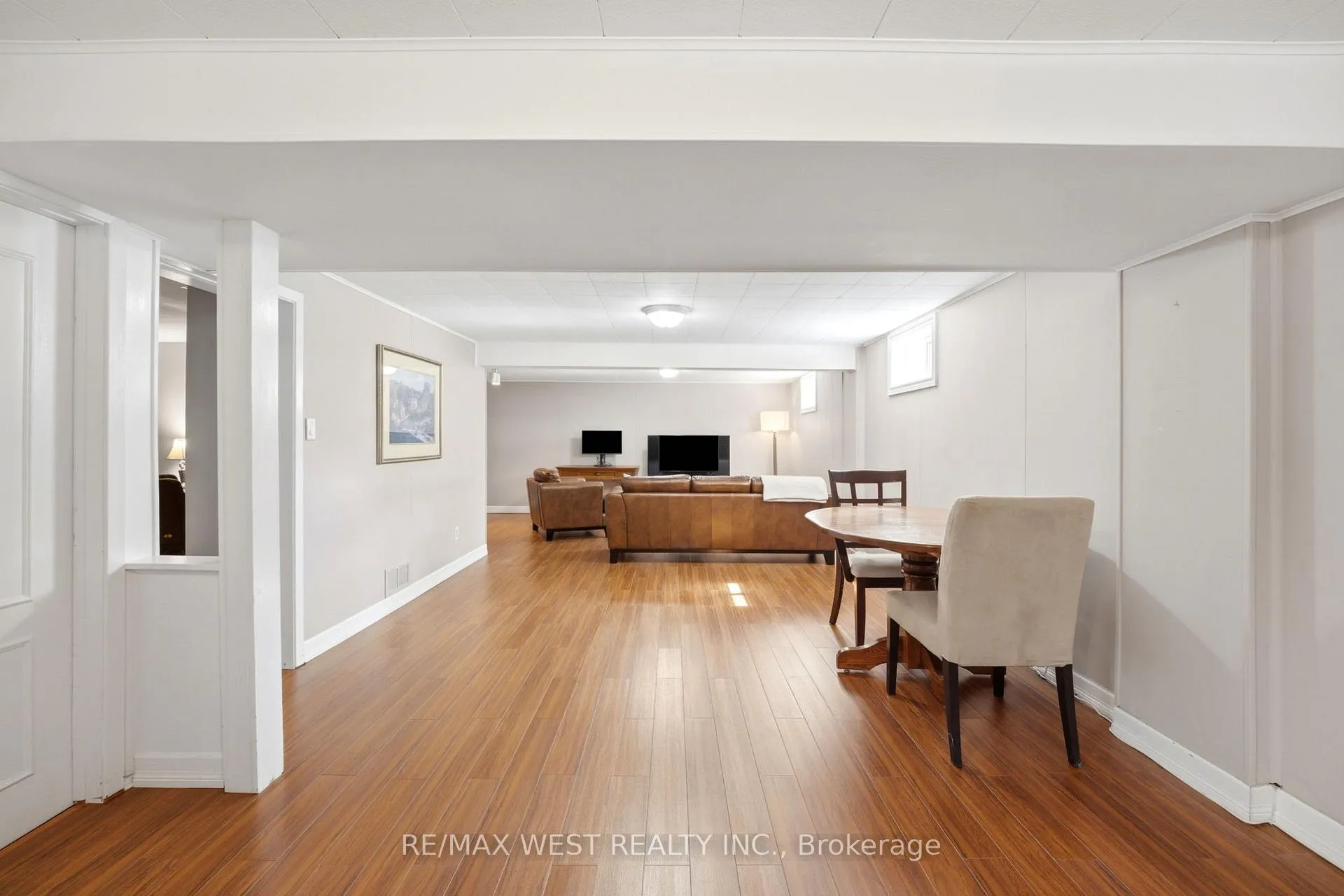 Photo 7 of 2 Renault Crescent, Etobicoke, Humber Heights — HOMEH