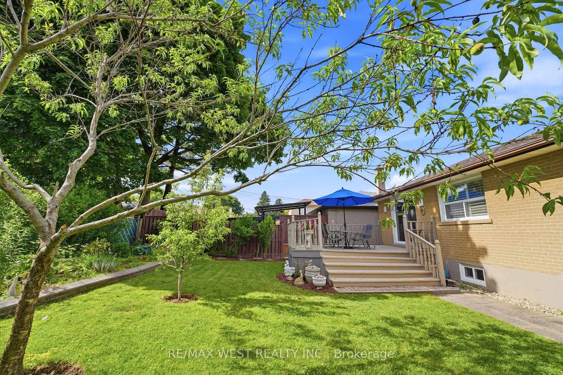 Photo 9 of 2 Renault Crescent, Etobicoke, Humber Heights — HOMEH