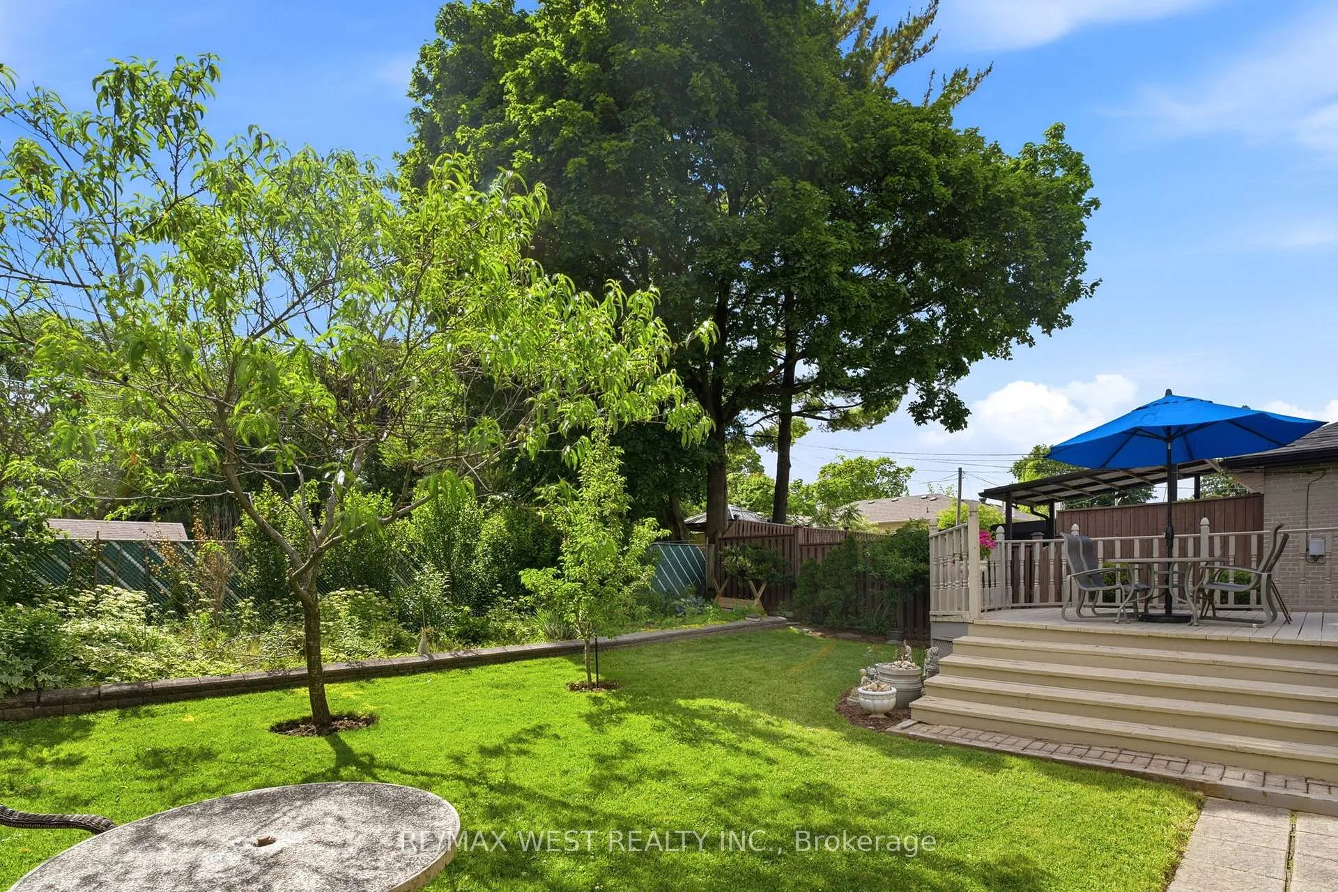 Photo 10 of 2 Renault Crescent, Etobicoke, Humber Heights — HOMEH