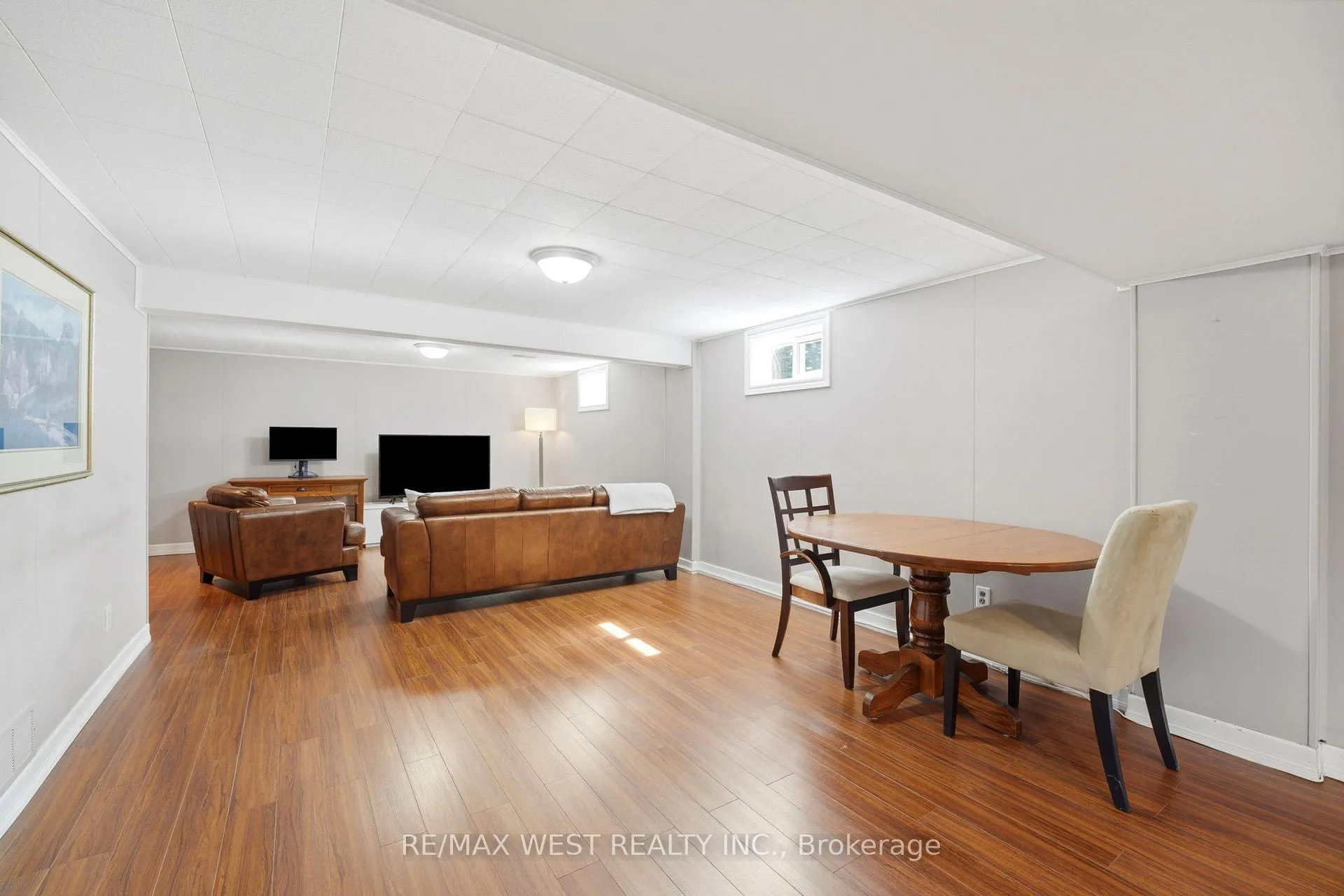 Photo 11 of 2 Renault Crescent, Etobicoke, Humber Heights — HOMEH