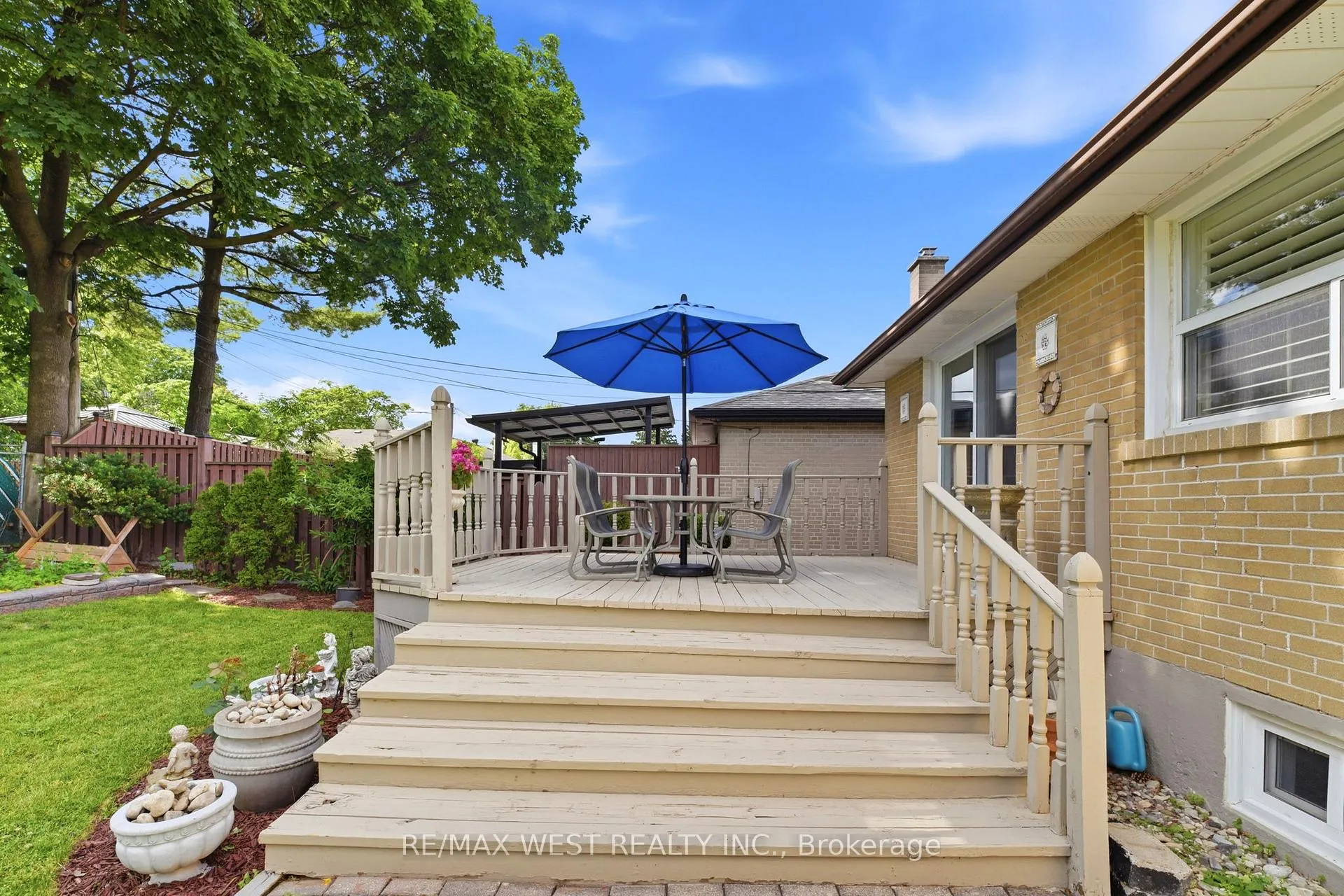 Photo 15 of 2 Renault Crescent, Etobicoke, Humber Heights — HOMEH