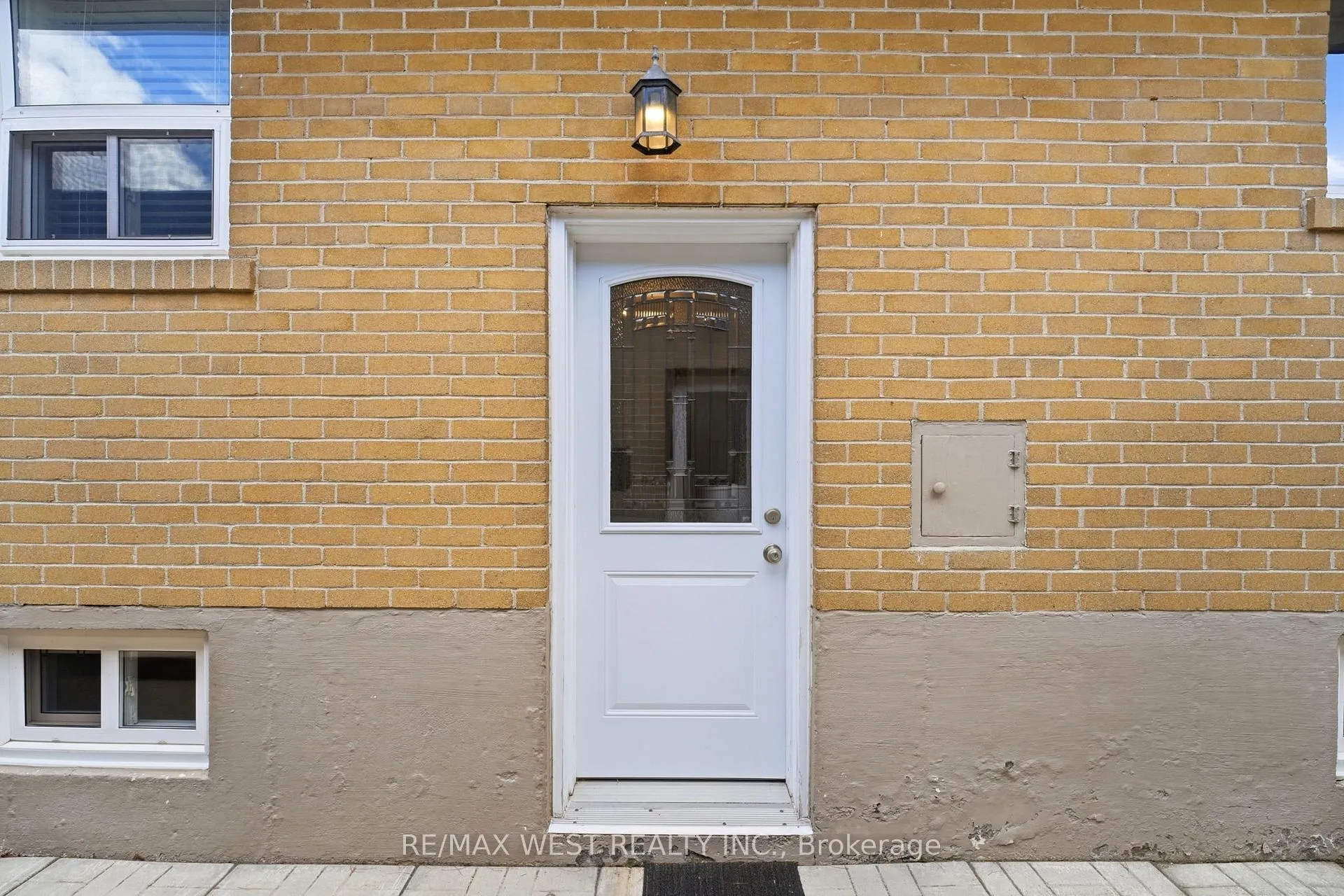 Photo 16 of 2 Renault Crescent, Etobicoke, Humber Heights — HOMEH