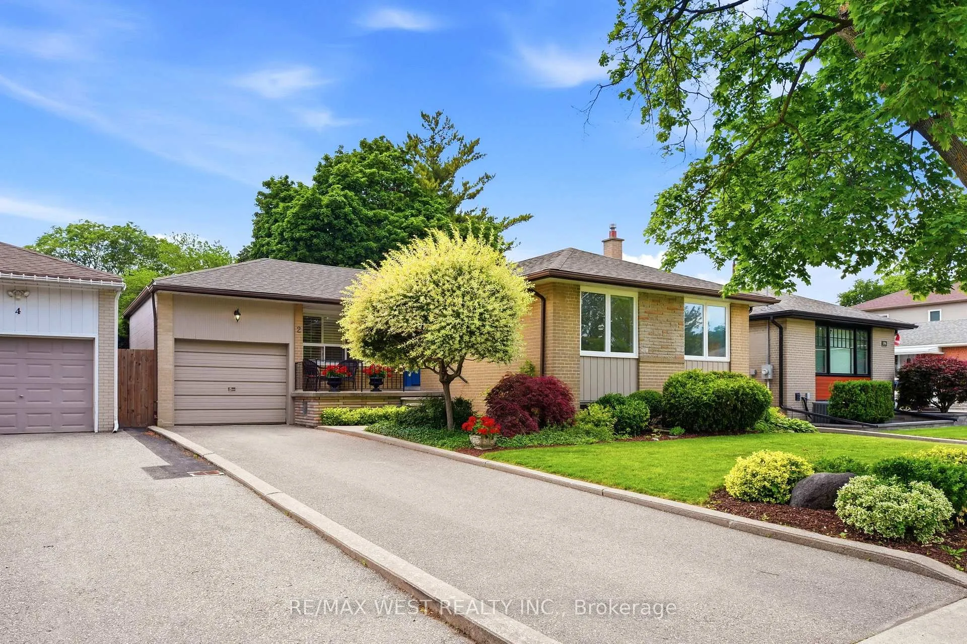Photo 17 of 2 Renault Crescent, Etobicoke, Humber Heights — HOMEH