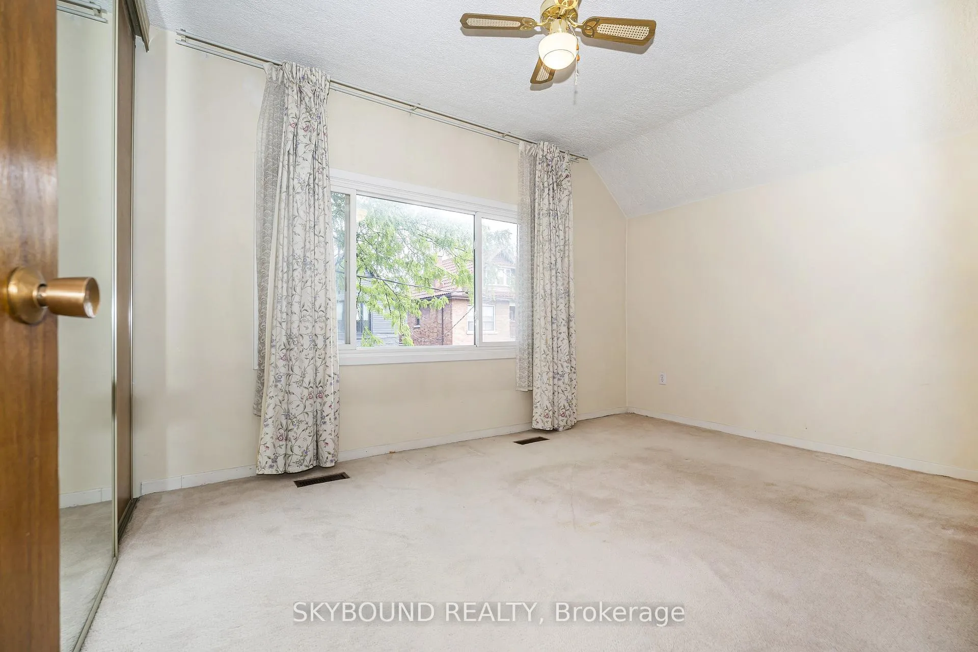 Photo 15 of 5 Manchester Avenue, Toronto, Dovercourt-Wallace Emerson-Junction — HOMEH