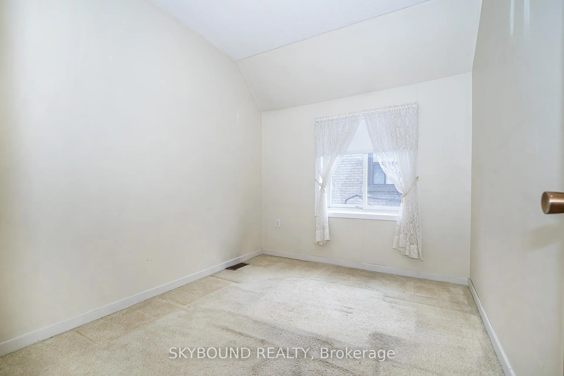 Photo 16 of 5 Manchester Avenue, Toronto, Dovercourt-Wallace Emerson-Junction — HOMEH
