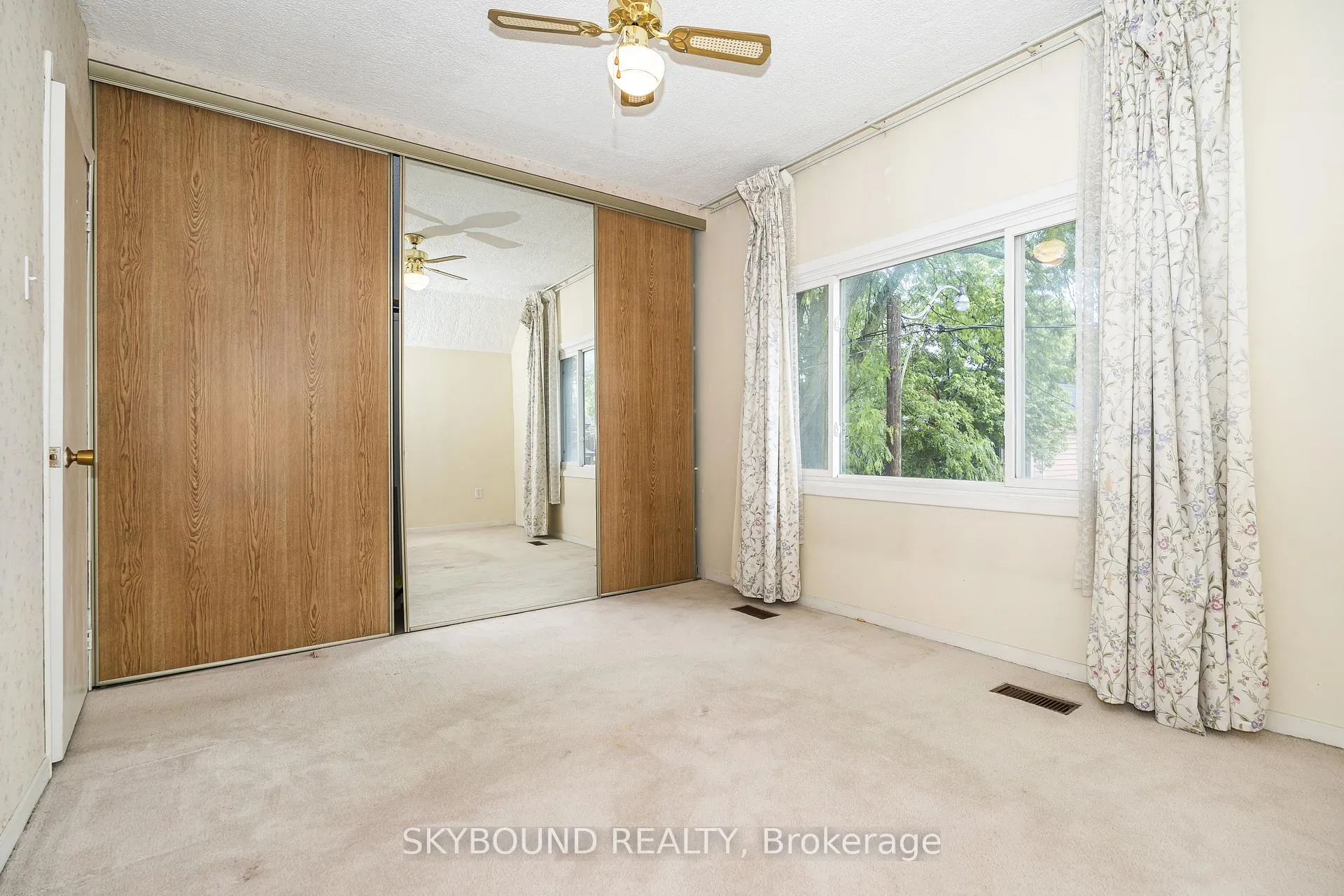 Photo 17 of 5 Manchester Avenue, Toronto, Dovercourt-Wallace Emerson-Junction — HOMEH