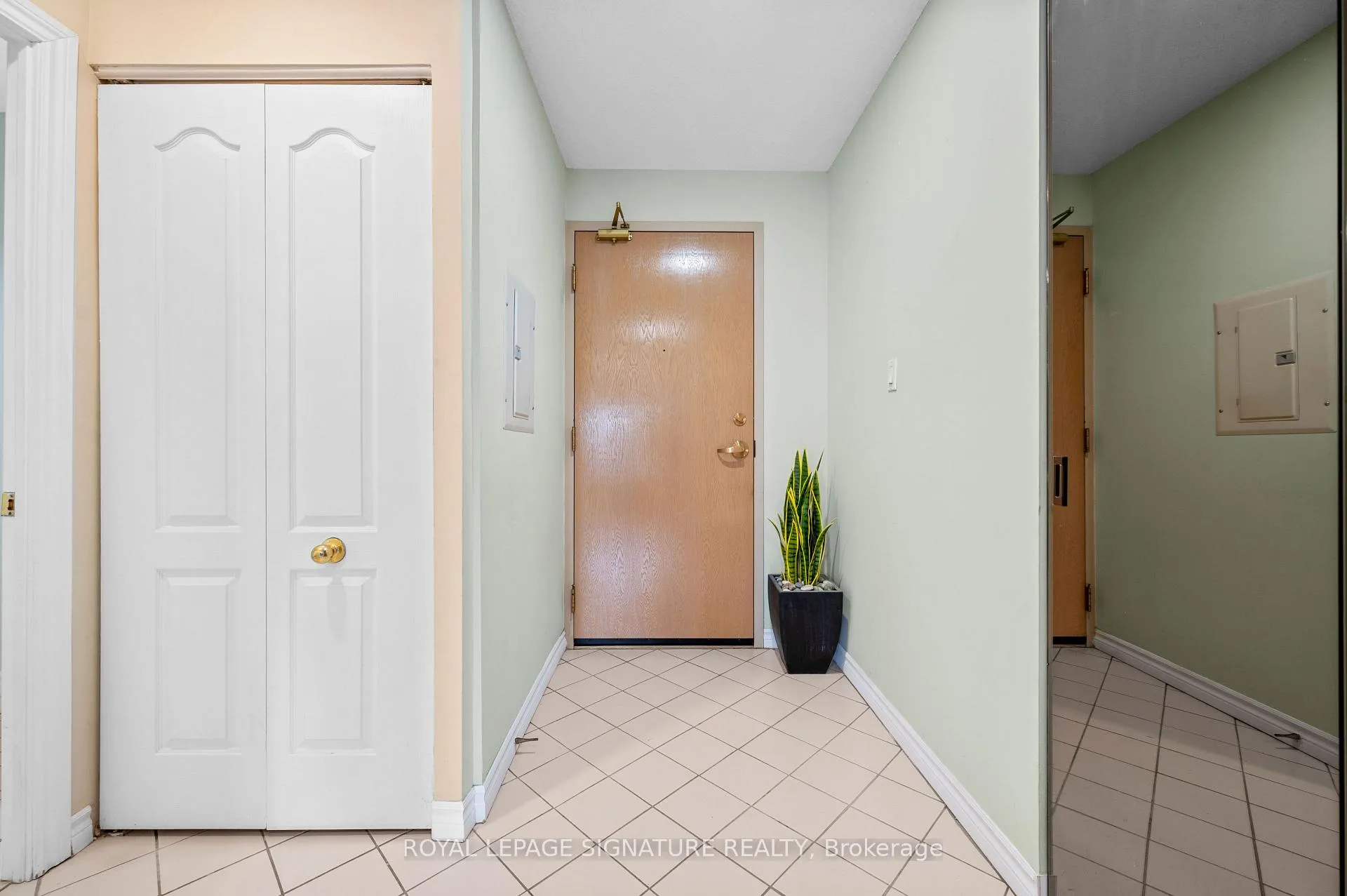 Photo 4 of Unit 205, 3 Dayspring Circle, Brampton, Goreway Drive Corridor — HOMEH