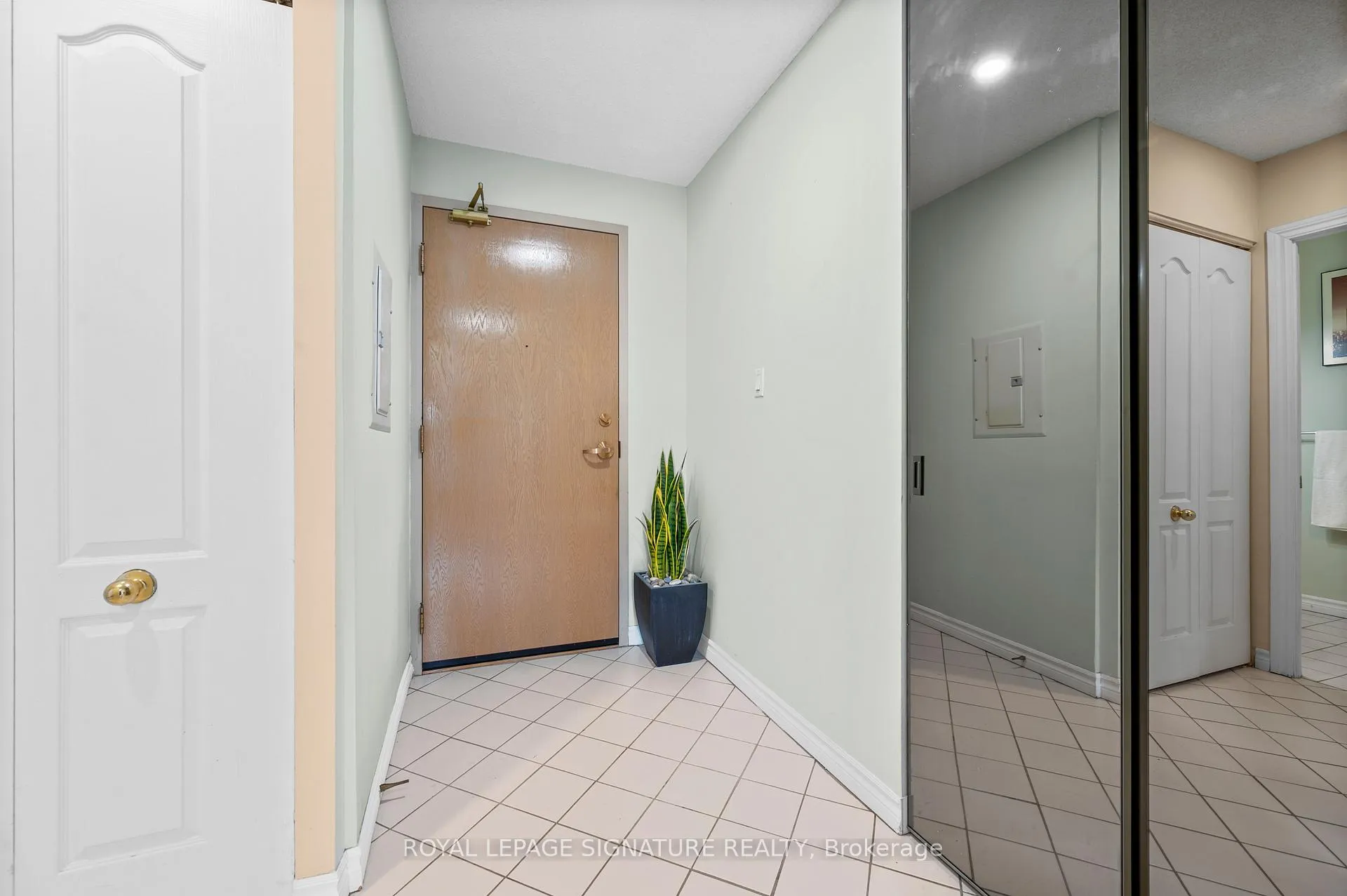 Photo 5 of Unit 205, 3 Dayspring Circle, Brampton, Goreway Drive Corridor — HOMEH
