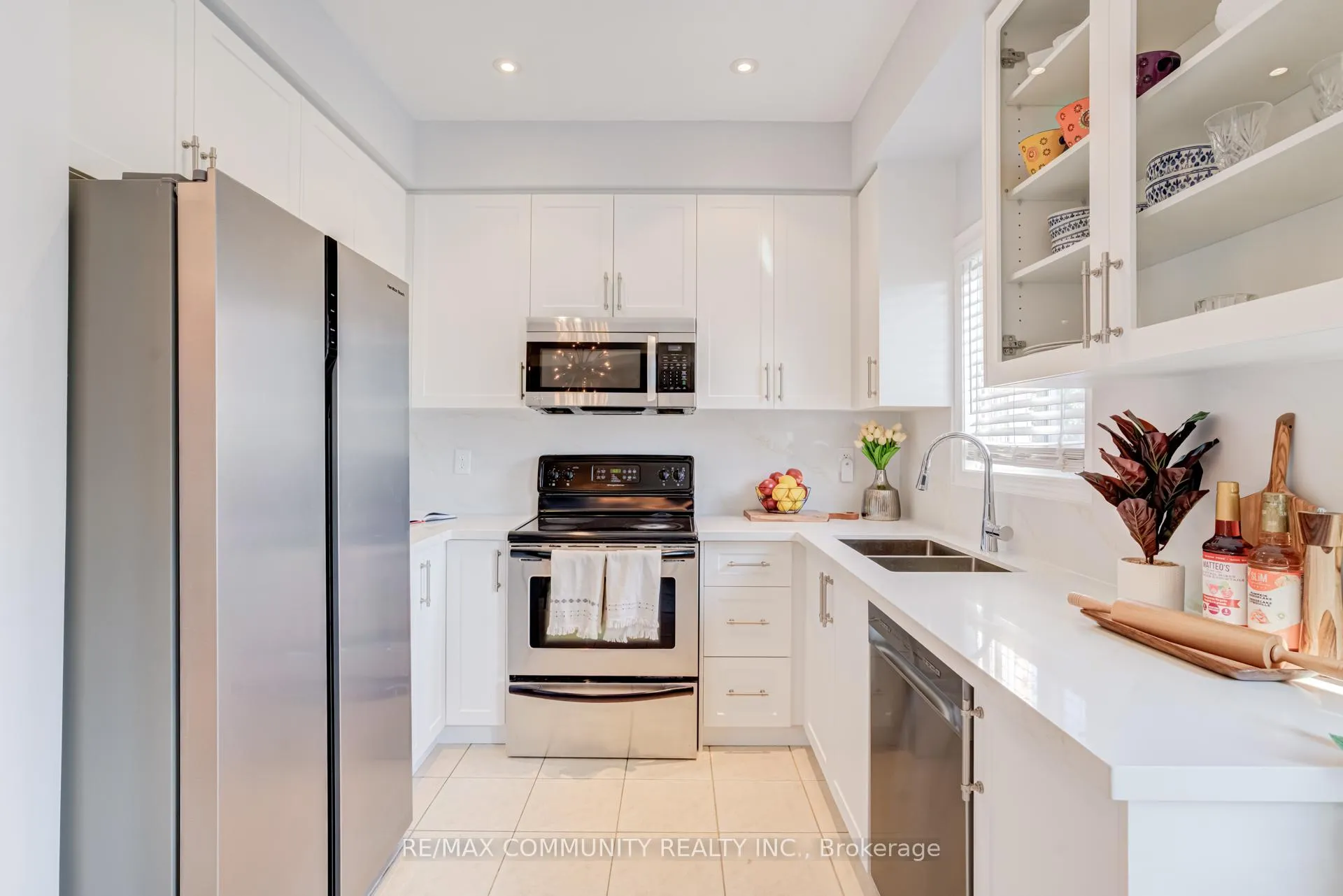 Photo 10 of 940 Ormond Drive, Oshawa, Samac — HOMEH