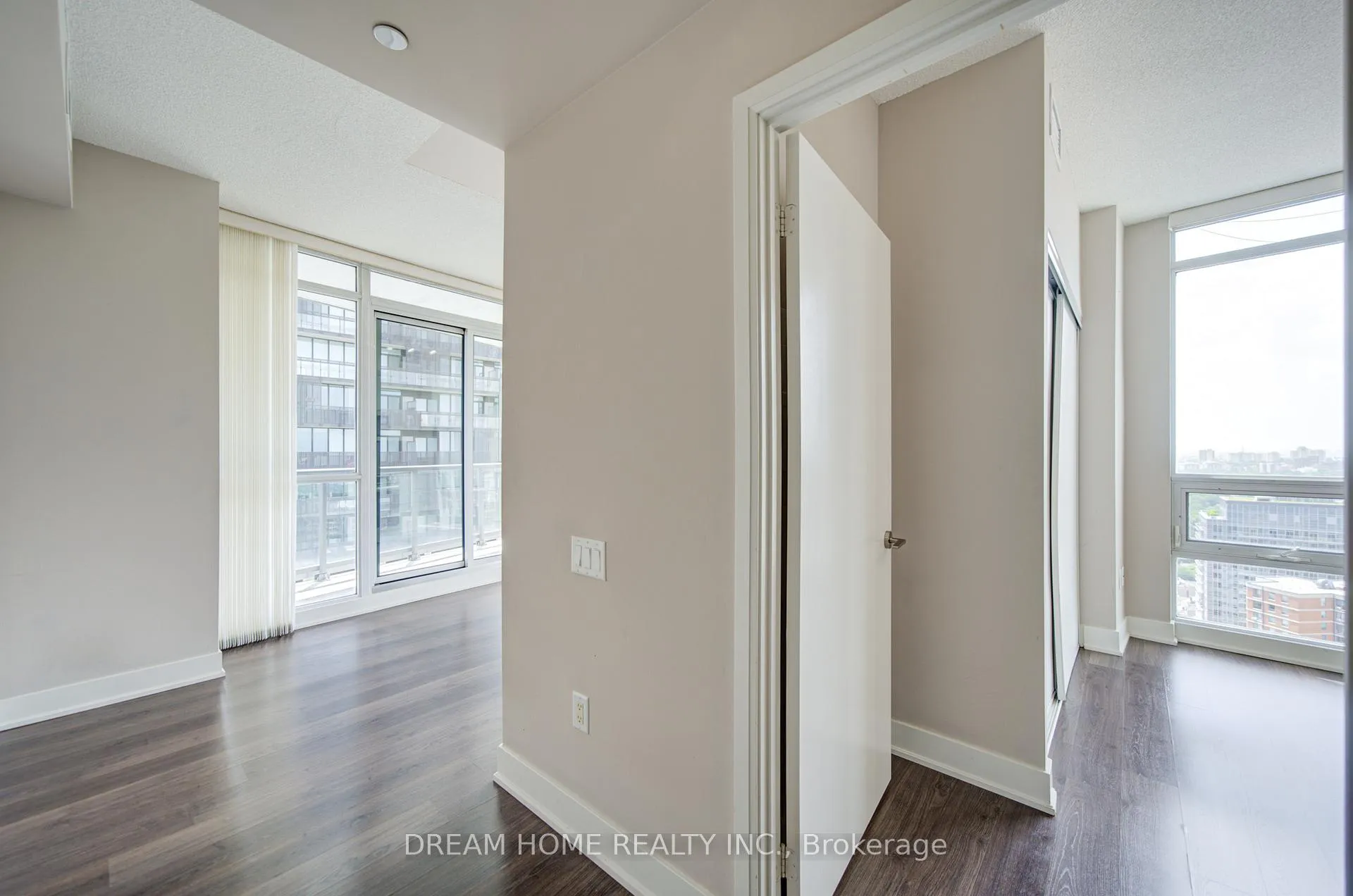 Photo 23 of Unit 2902, 30 Roehampton Avenue, Toronto, Mount Pleasant West — HOMEH