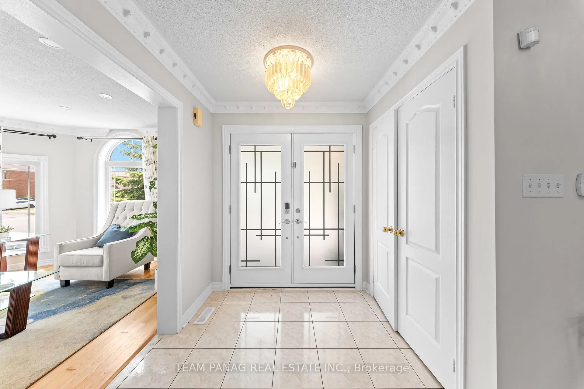 Photo 3 of 1 Sprucelands Avenue, Brampton, Sandringham-Wellington — HOMEH