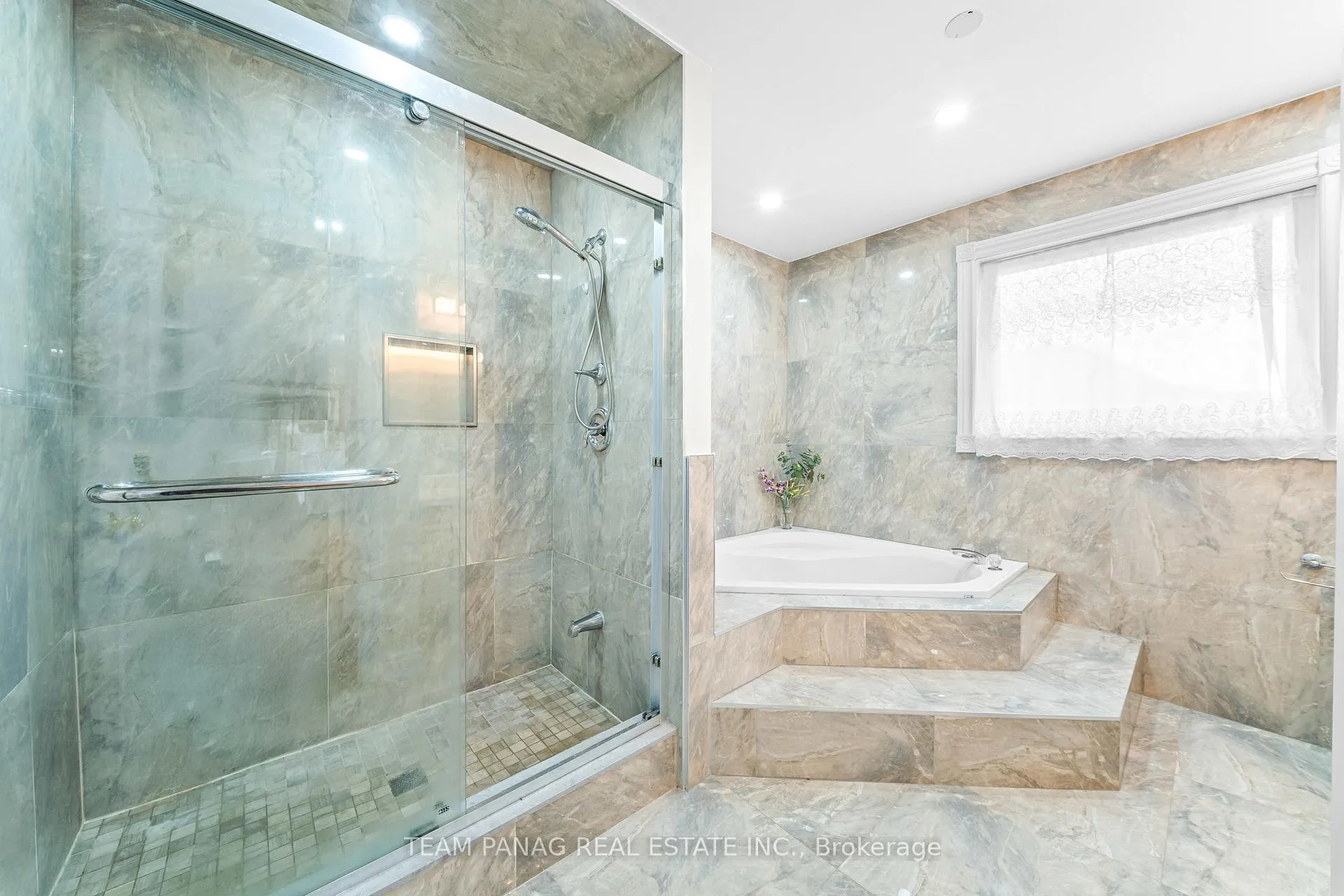 Photo 24 of 1 Sprucelands Avenue, Brampton, Sandringham-Wellington — HOMEH
