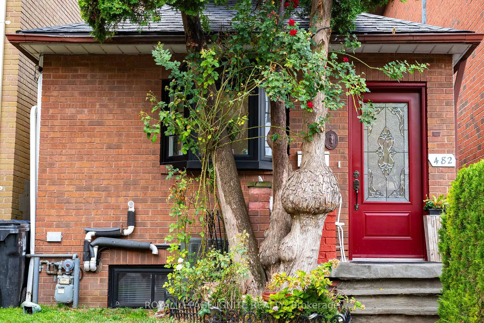 Photo 3 of 482 Mcroberts Avenue, Toronto, Caledonia-Fairbank — HOMEH