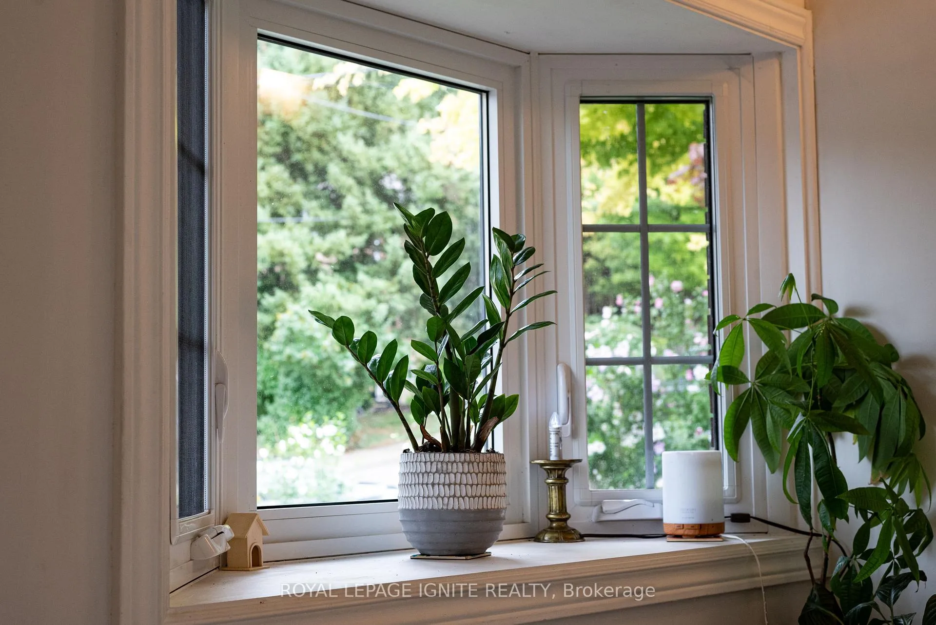Photo 4 of 482 Mcroberts Avenue, Toronto, Caledonia-Fairbank — HOMEH