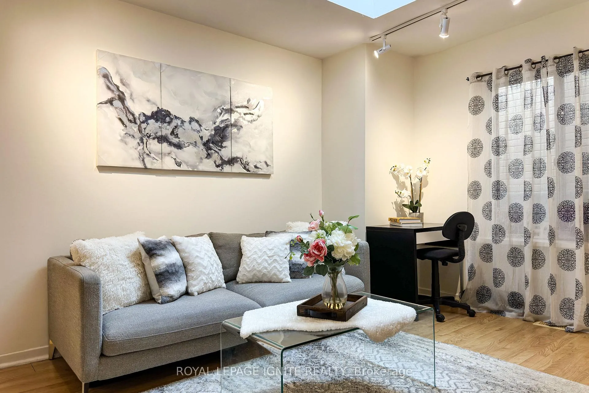 Photo 6 of 482 Mcroberts Avenue, Toronto, Caledonia-Fairbank — HOMEH