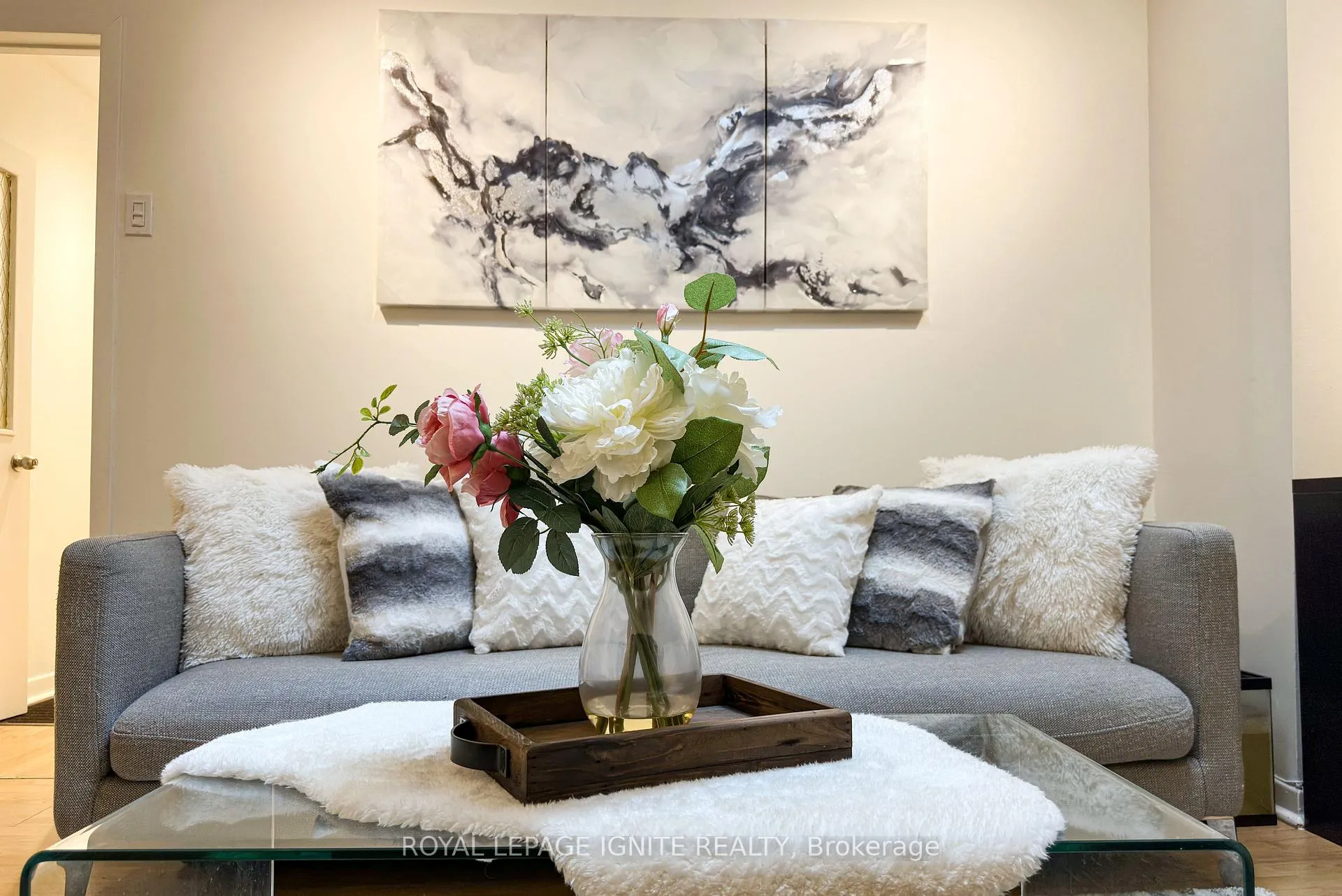 Photo 7 of 482 Mcroberts Avenue, Toronto, Caledonia-Fairbank — HOMEH
