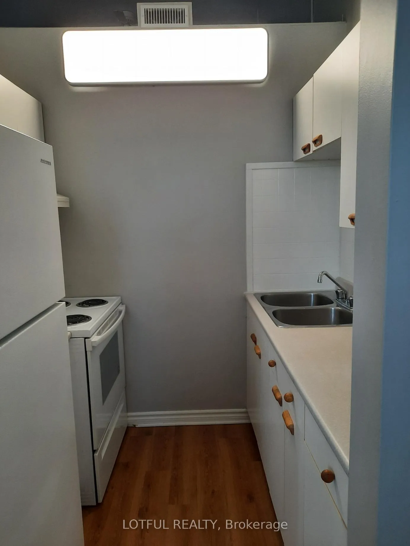 Photo 7 of Unit 301, 192 King Street W, Prescott, Prescott — HOMEH