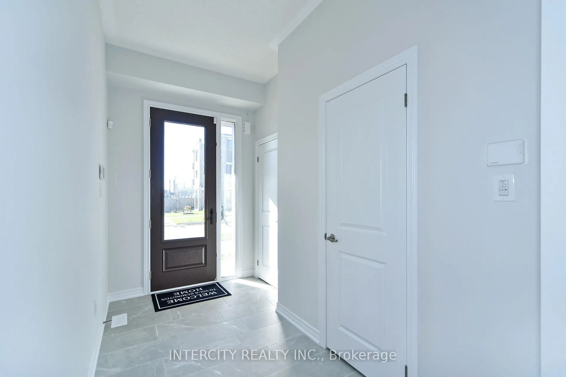 Photo 4 of 158 Mumbai Drive, Markham, Middlefield — HOMEH