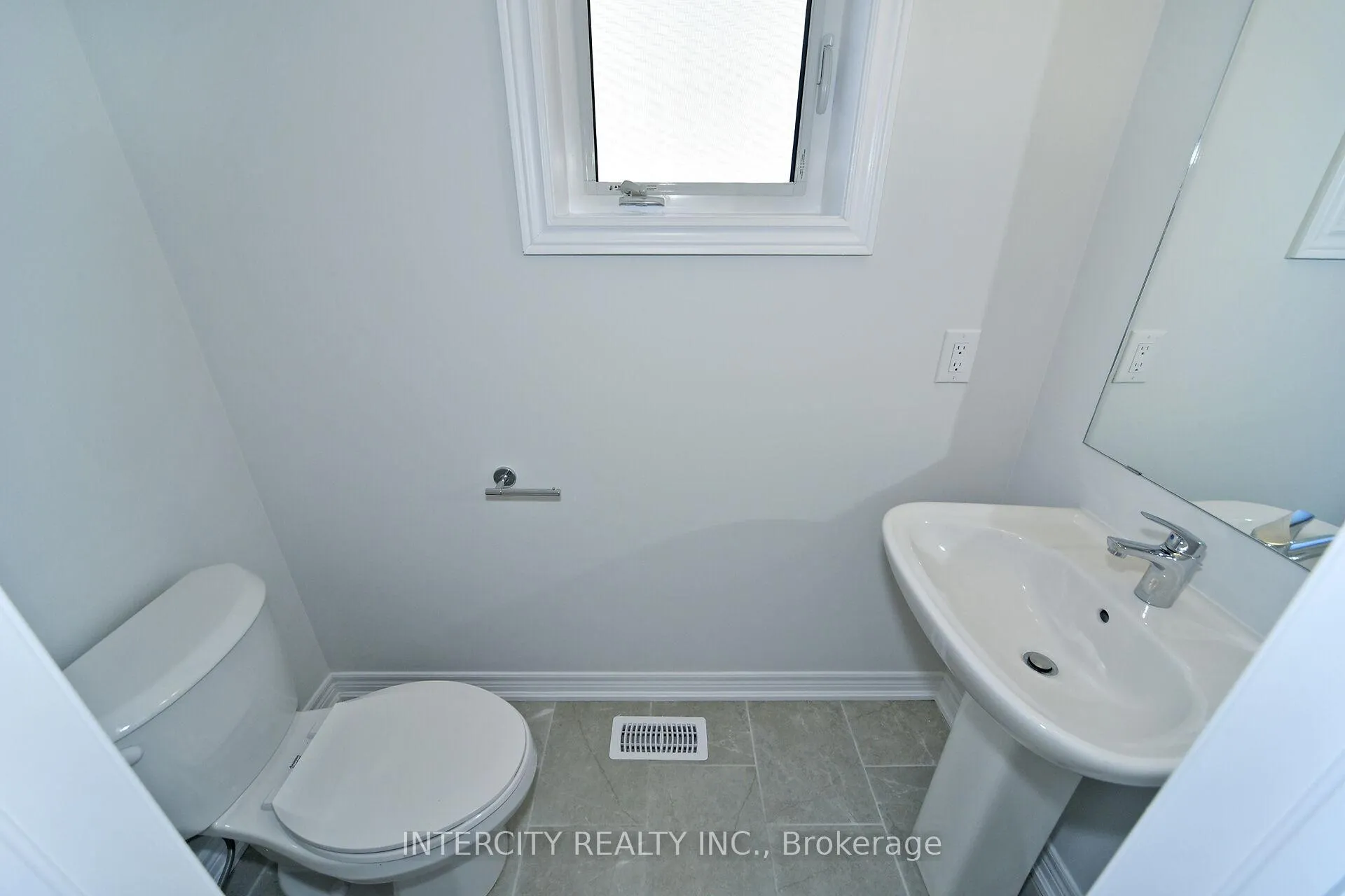 Photo 6 of 158 Mumbai Drive, Markham, Middlefield — HOMEH