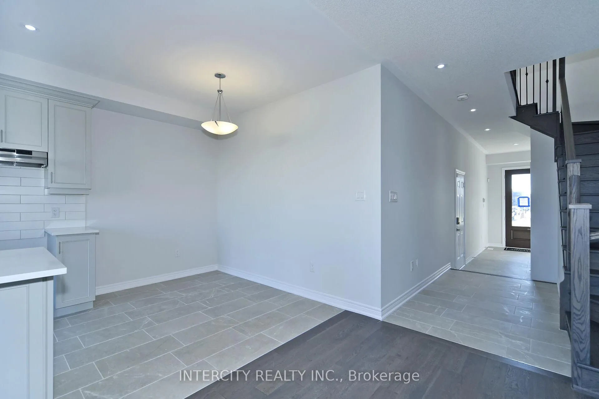 Photo 8 of 158 Mumbai Drive, Markham, Middlefield — HOMEH